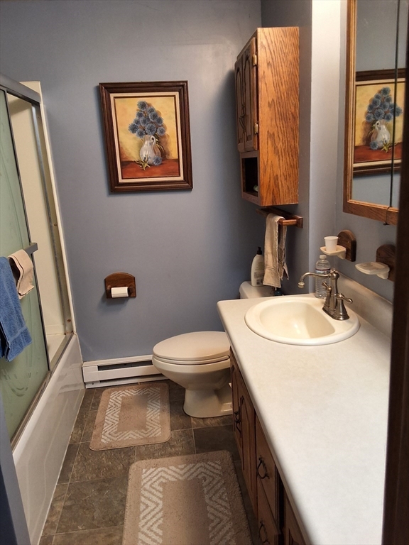 North Brookfield, Massachusetts, 01535, United States, 4 Bedrooms Bedrooms, ,2 BathroomsBathrooms,Residential,For Sale,1980340