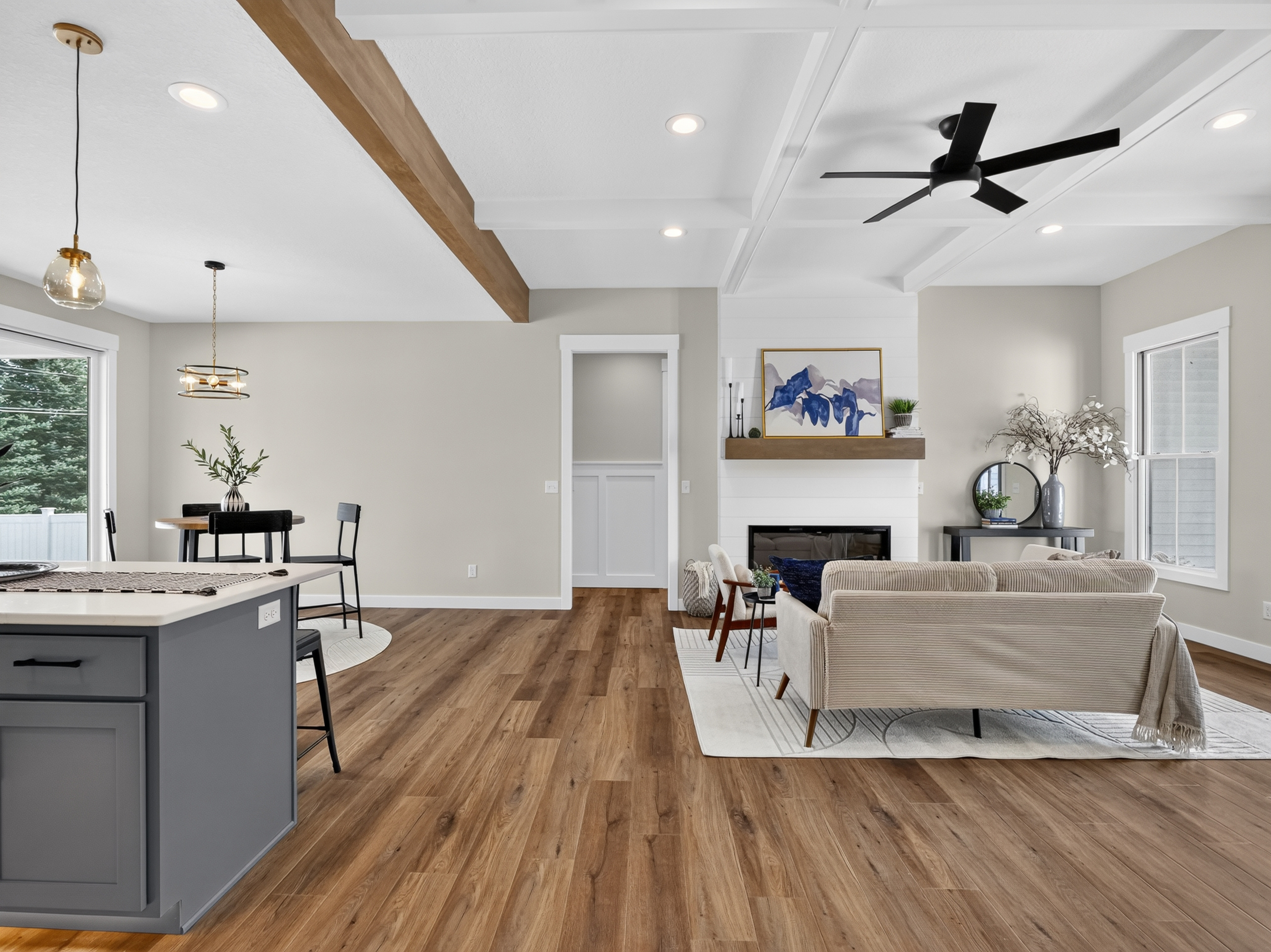  Modern Farmhouse w/ High-End Finishes - 物件實景