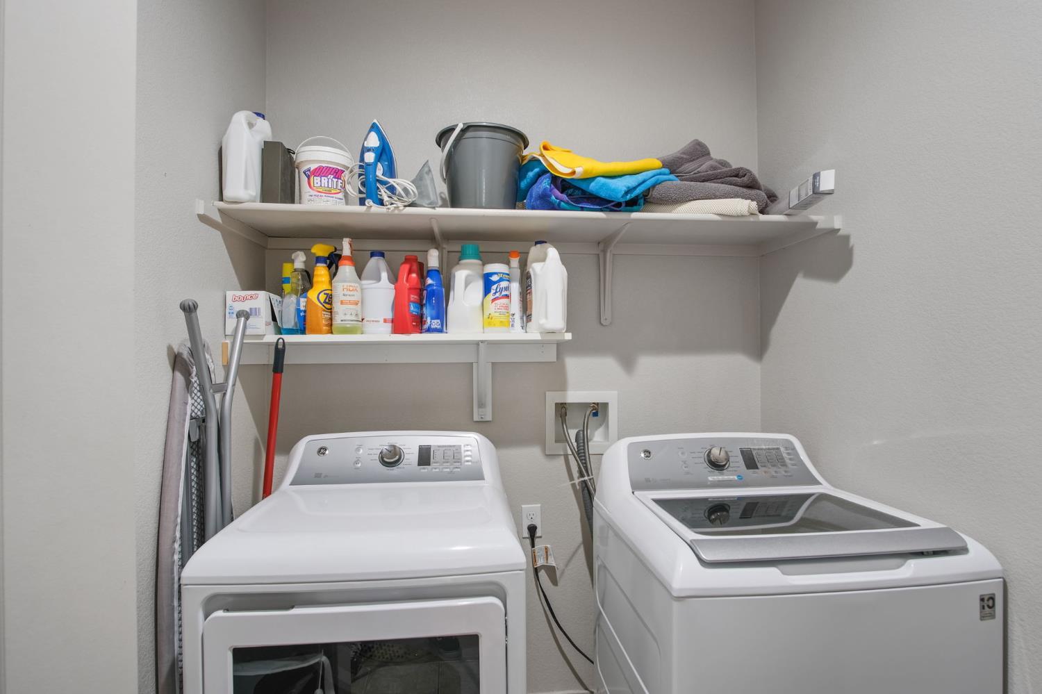 Oakdale, California, 95361, United States, 3 Bedrooms Bedrooms, ,2 BathroomsBathrooms,Residential,For Sale,1985752