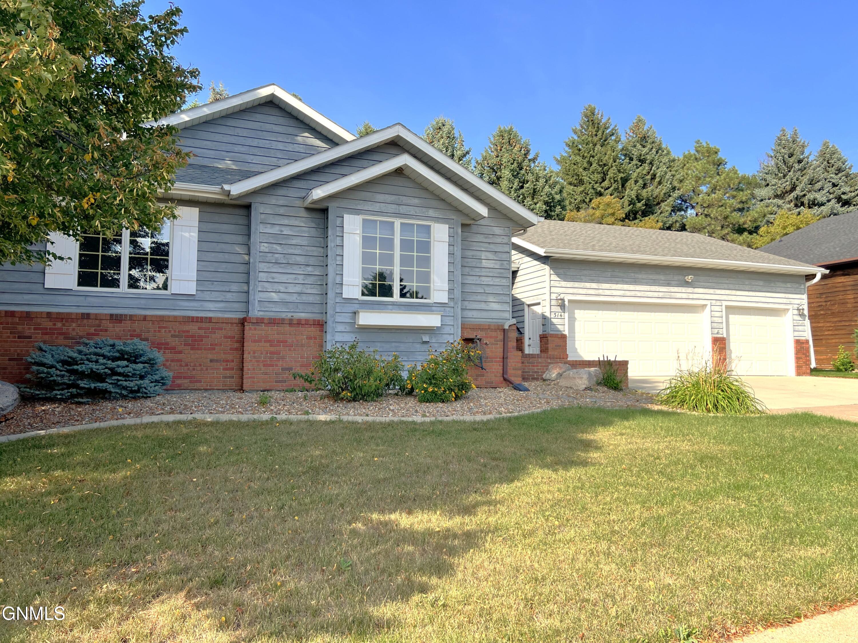 Bismarck, North Dakota, 58503, United States, 3 Bedrooms Bedrooms, ,3 BathroomsBathrooms,Residential,For Sale,1937485