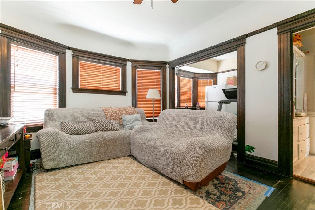 Los Angeles, California, 90006, United States, 5 Bedrooms Bedrooms, ,2 BathroomsBathrooms,Residential,For Sale,1940341