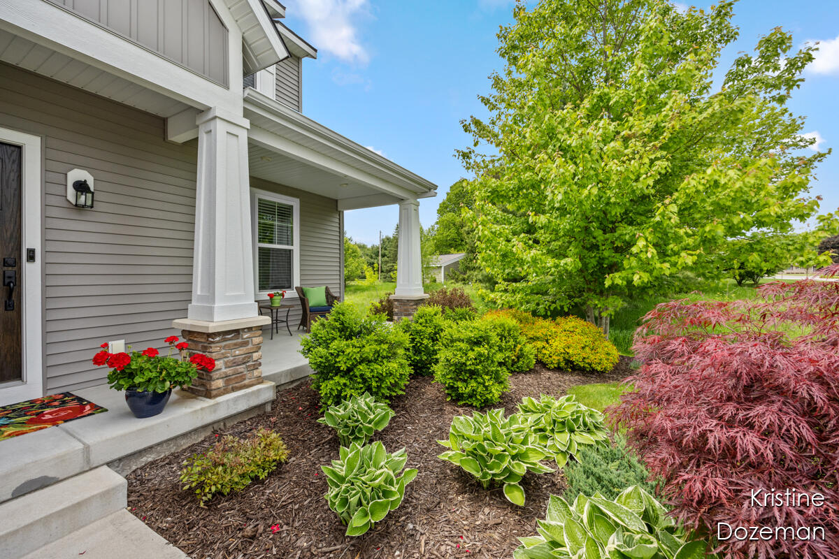 Lowell, Michigan, 49331, United States, 5 Bedrooms Bedrooms, ,4 BathroomsBathrooms,Residential,For Sale,1848158