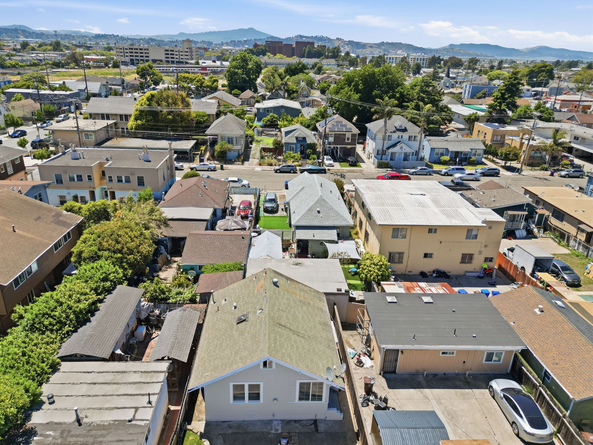  Two Detached Homes on One Lot - 物件實景