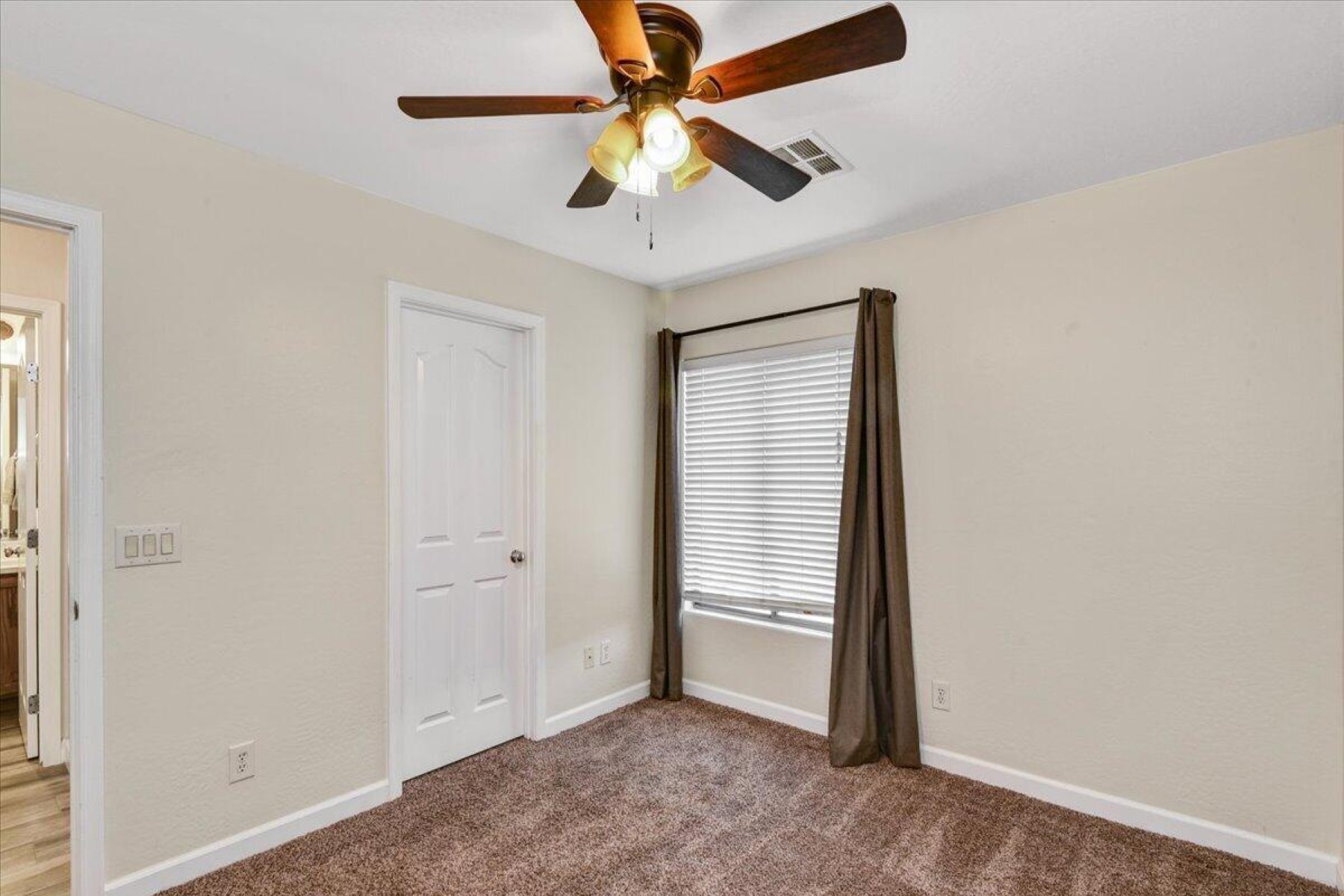  2329 W Barwick Drive¦Phoenix, AZ - 物件實景