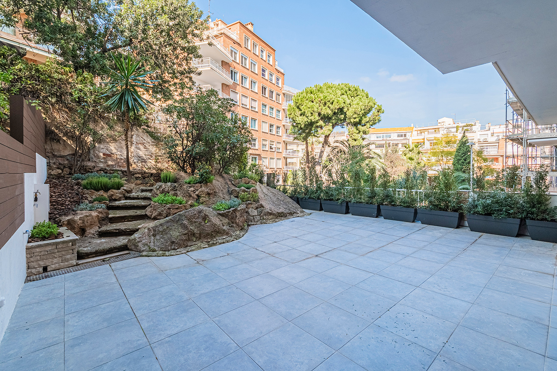  Fantastic renovated flat with large garden at the living room level - 物件實景