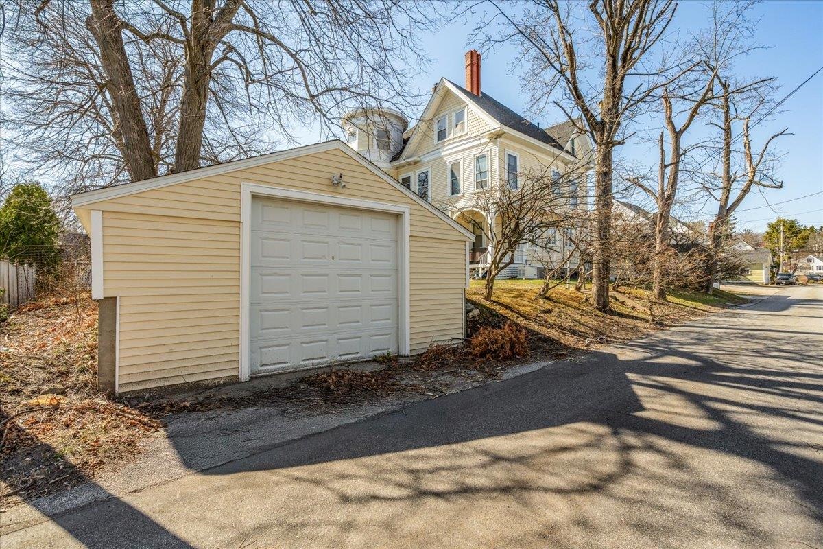 Manchester, New Hampshire, 03104, United States, 5 Bedrooms Bedrooms, ,6 BathroomsBathrooms,Residential,For Sale,1779351