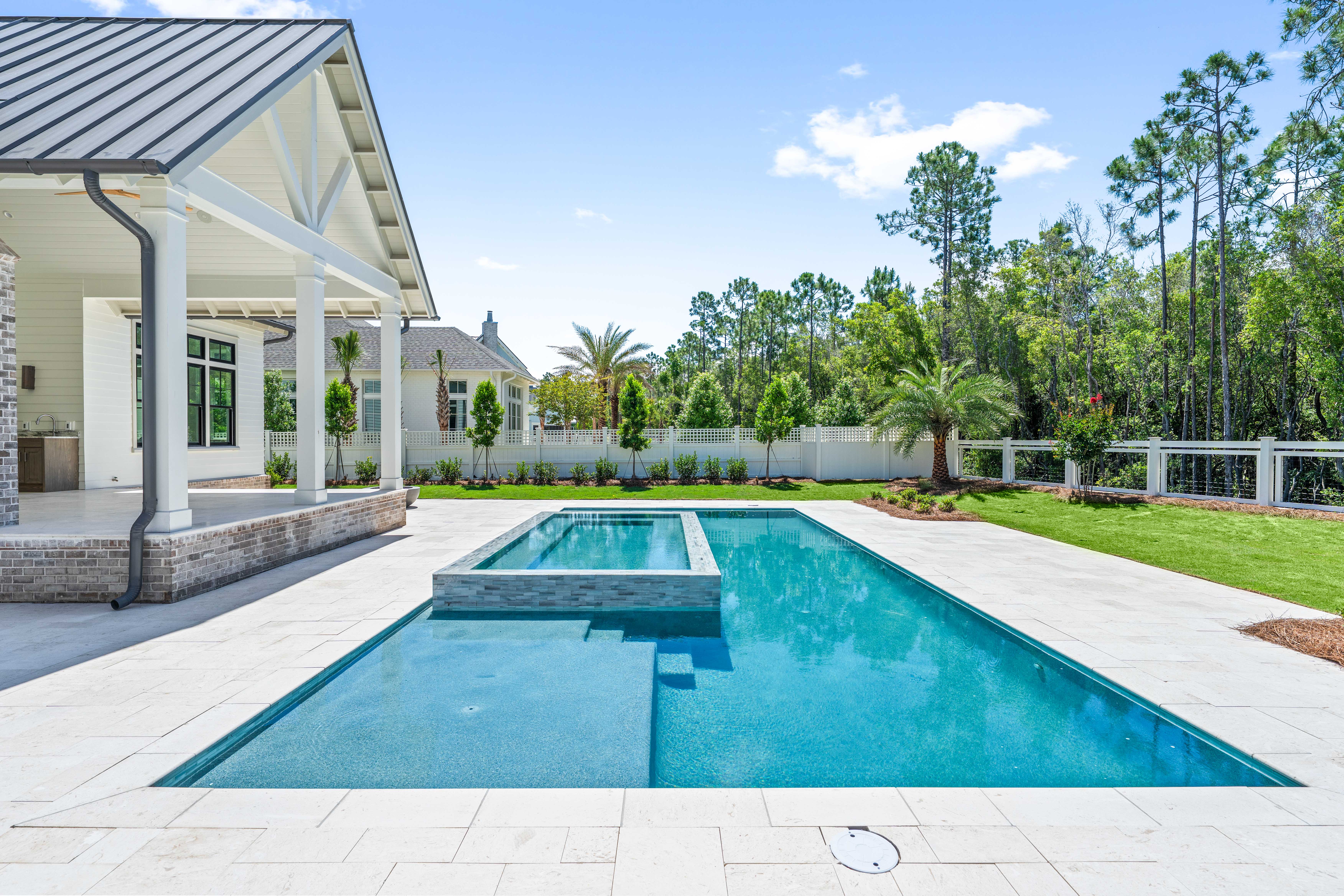  Backyard Oasis with 15x40 Pool, 7x16 Spa, Firepit and Spacious Porch - 物件實景