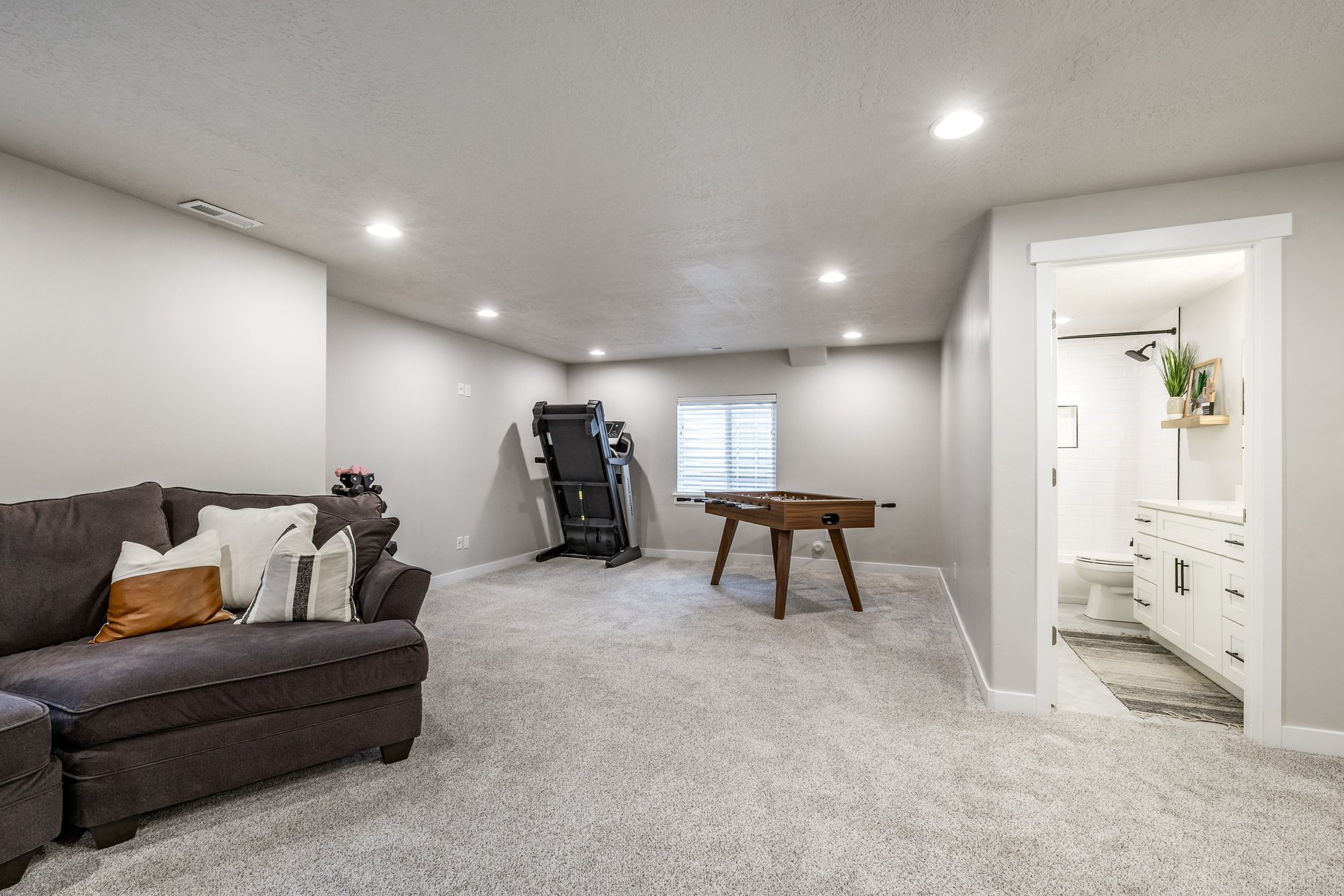  Bright Luxury 5-Bed Home w/ Office, Loft, Finished Basement & Views - 物件實景