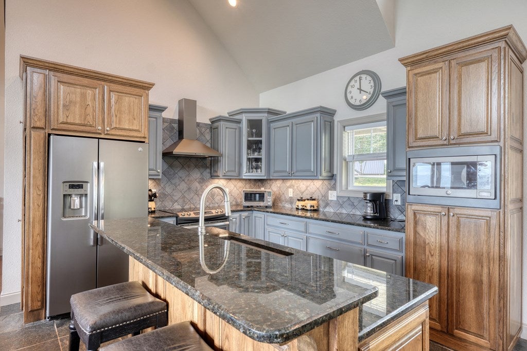 Hiawassee, Georgia, 30546, United States, 3 Bedrooms Bedrooms, ,4 BathroomsBathrooms,Residential,For Sale,1721105