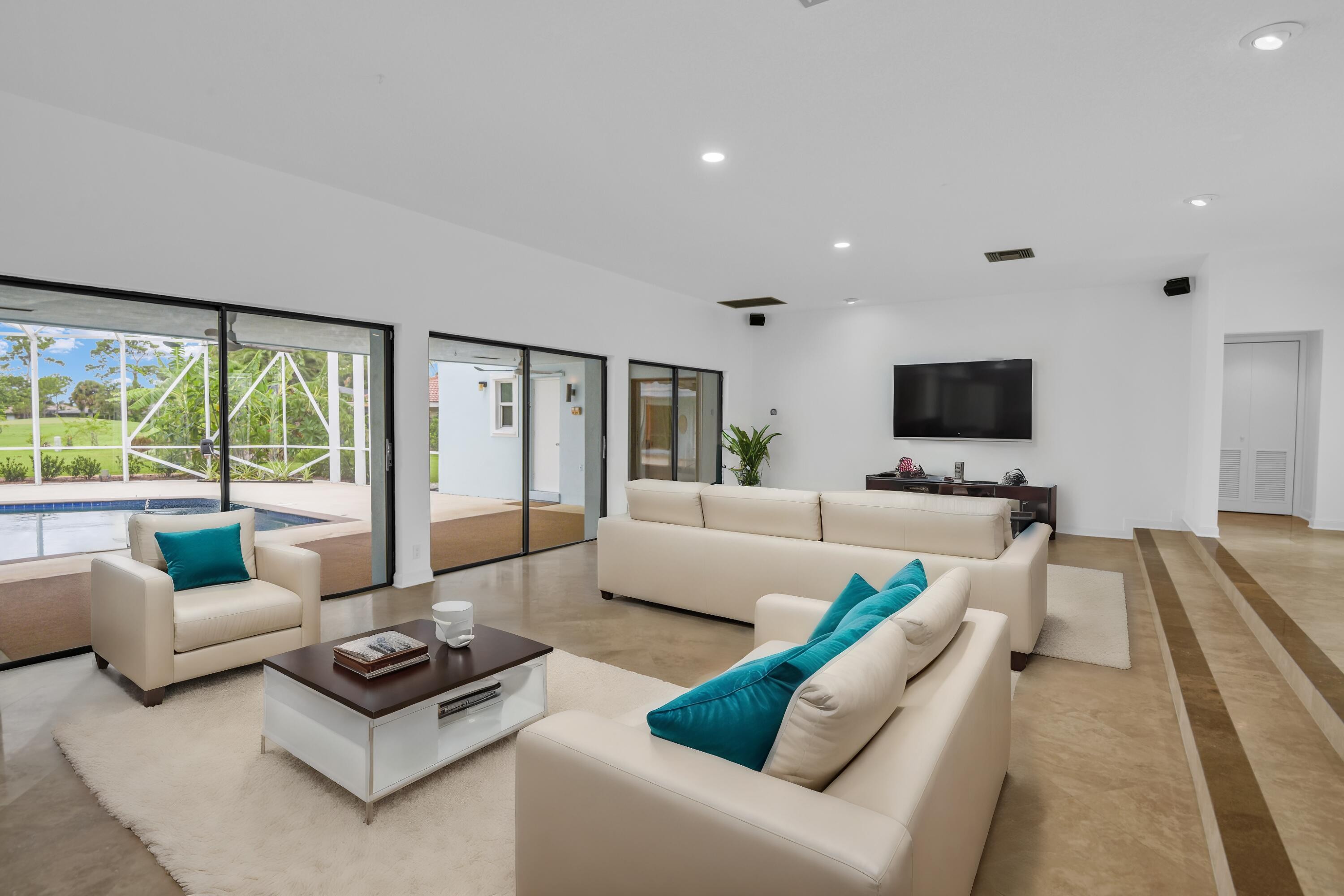 Atlantis, Florida, 33462, United States, 3 Bedrooms Bedrooms, ,3 BathroomsBathrooms,Residential,For Sale,1980286