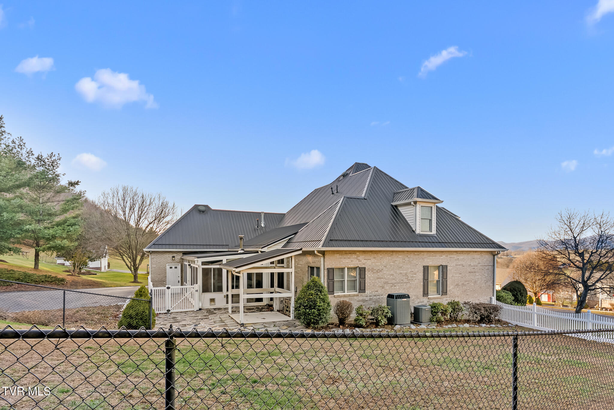 Wytheville, Virginia, 24382, United States, 4 Bedrooms Bedrooms, ,3 BathroomsBathrooms,Residential,For Sale,2005491