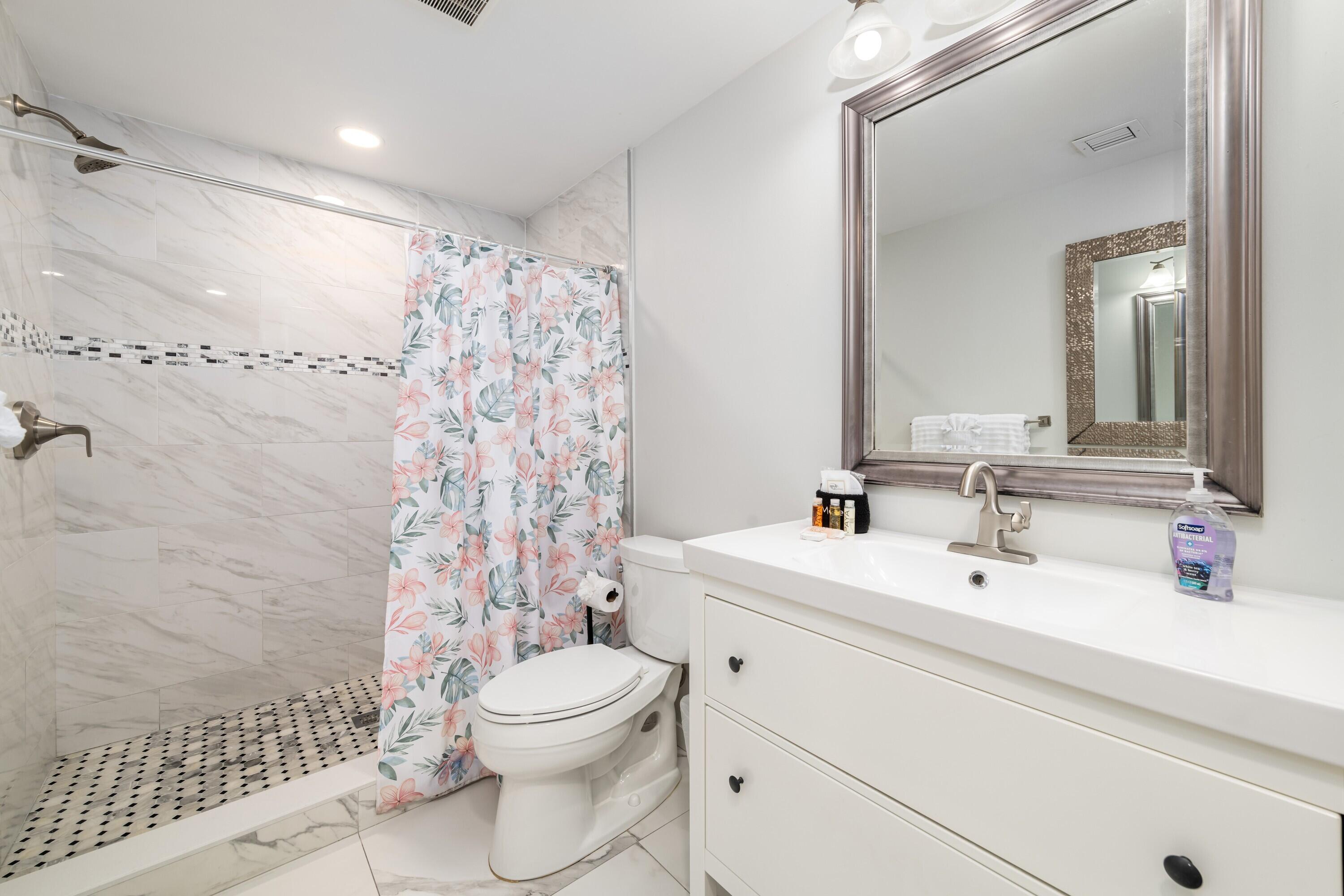 MARATHON, Florida, 33050, United States, 5 Bedrooms Bedrooms, ,4 BathroomsBathrooms,Residential,For Sale,1837177
