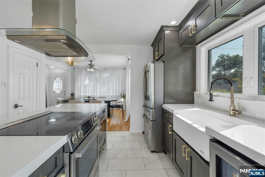 New Milford, New Jersey, 07646, United States, 2 Bedrooms Bedrooms, ,2 BathroomsBathrooms,Residential,For Sale,1948003