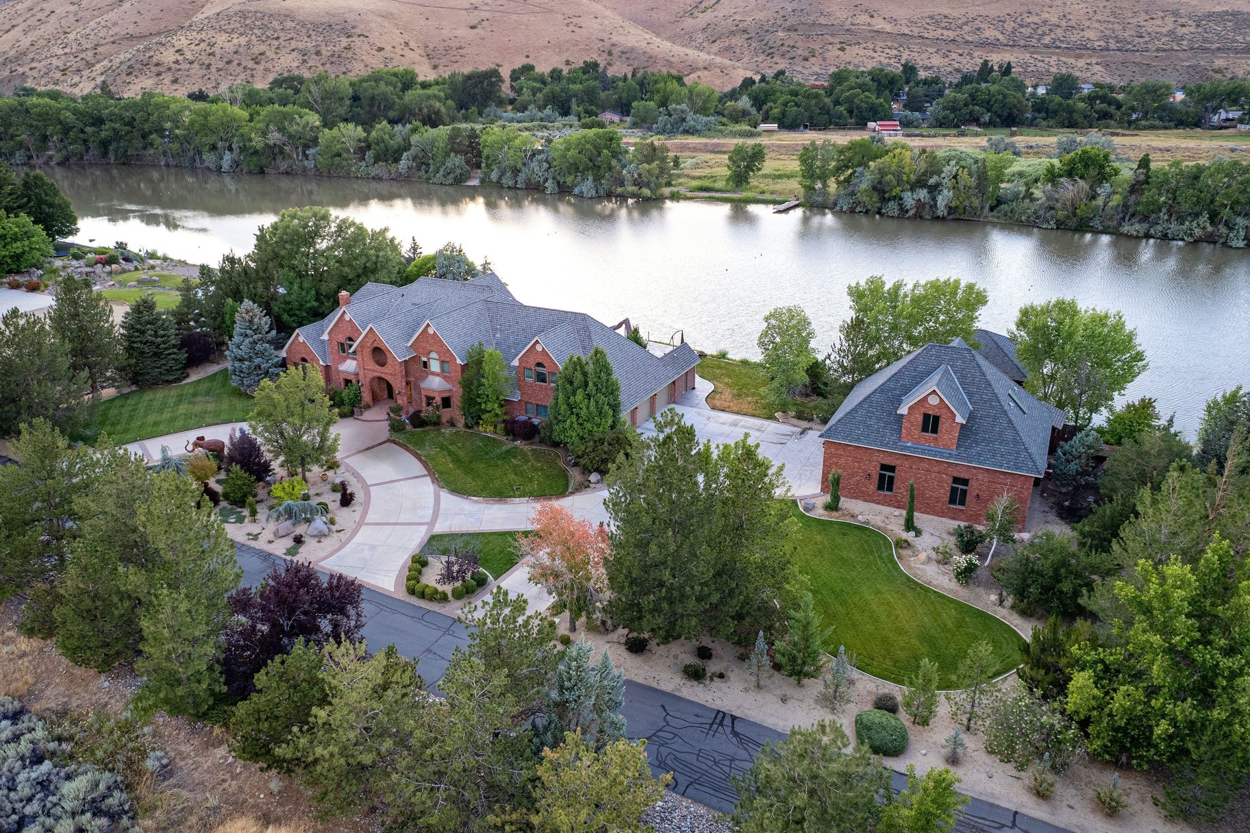  A Rare Lakefront Estate in the Heart of Reno no in One of Northern Nevada