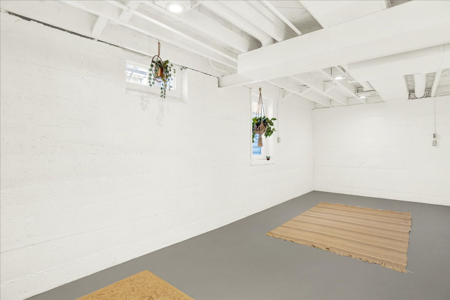  Athmar Park Gem: Newly Remodeled 3-Bed with Basement, Yard & Oversized Garage - 物件實景