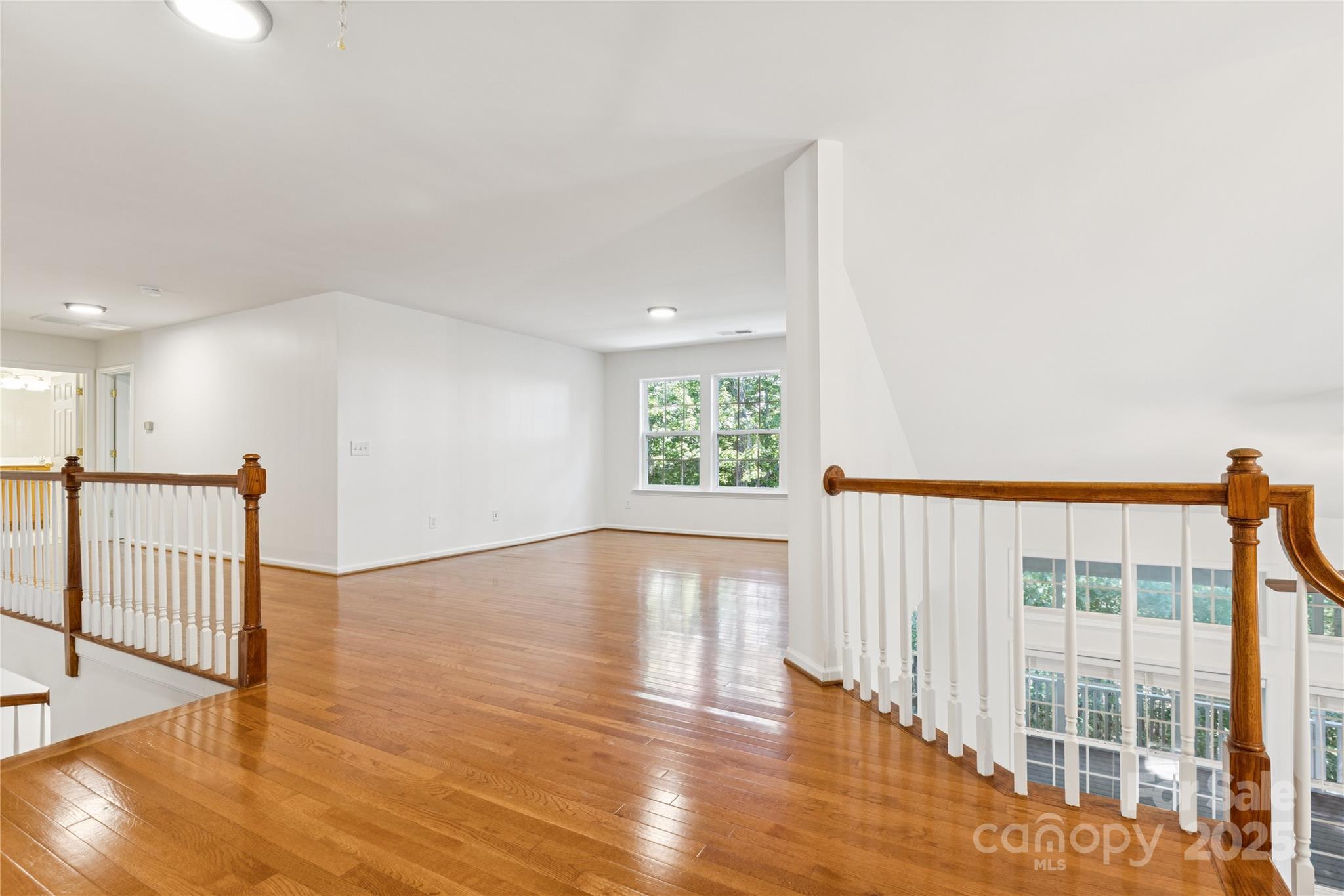 Tega Cay, South Carolina, 29708, United States, 4 Bedrooms Bedrooms, ,4 BathroomsBathrooms,Residential,For Sale,1906873