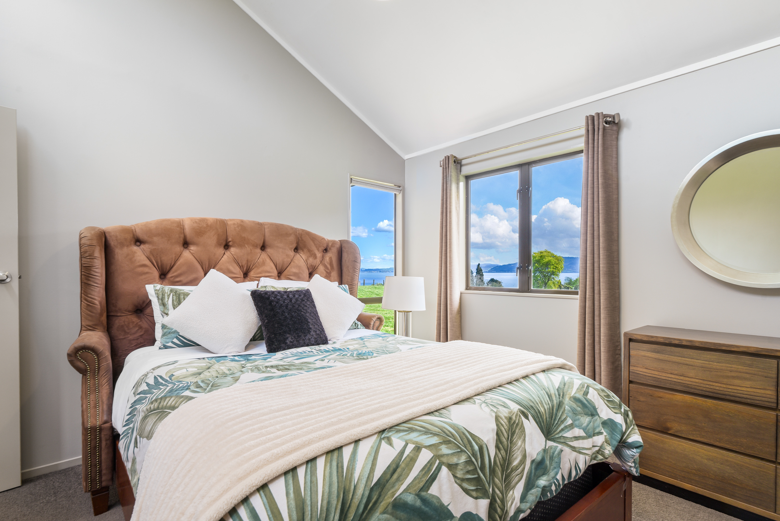  Elevated Lifestyle Living with Sweeping Lake Views - 物件實景