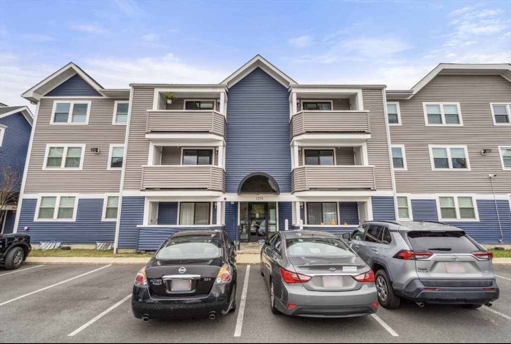 Boston, Massachusetts, 02132, United States, 2 Bedrooms Bedrooms, ,2 BathroomsBathrooms,Residential,For Sale,1987705