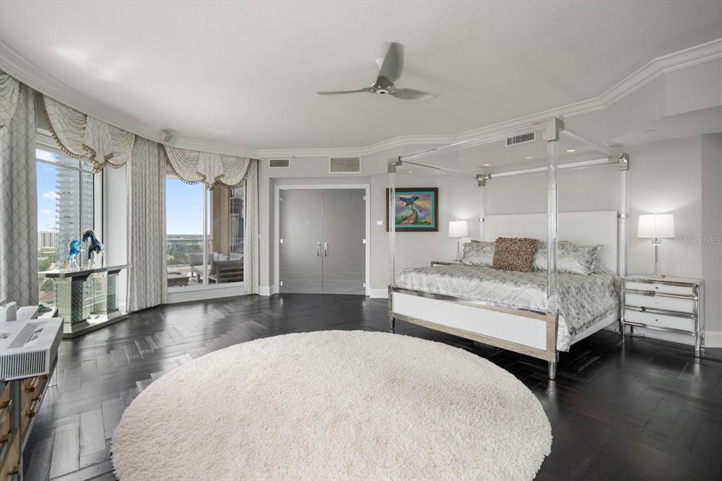 100 Beach Drive NE Unit 1900, St Petersburg, Florida, 33701, United States, 4 Bedrooms Bedrooms, ,6 BathroomsBathrooms,Residential,For Sale,100 Beach Drive NE Unit 1900,1618672