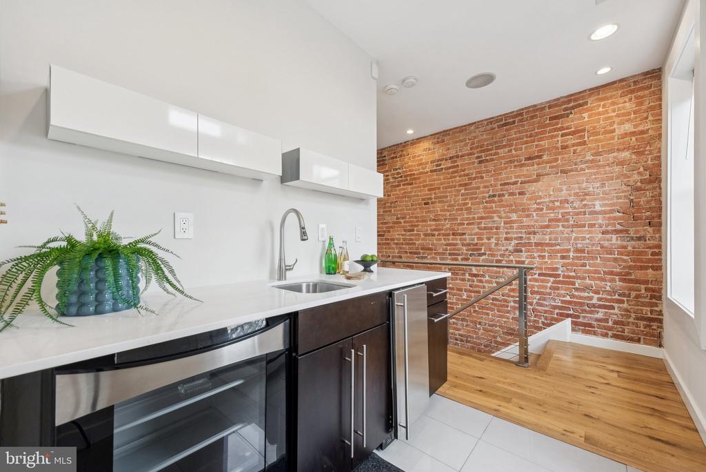 Washington, District of Columbia, 20001, United States, 6 Bedrooms Bedrooms, ,6 BathroomsBathrooms,Residential,For Sale,1983569