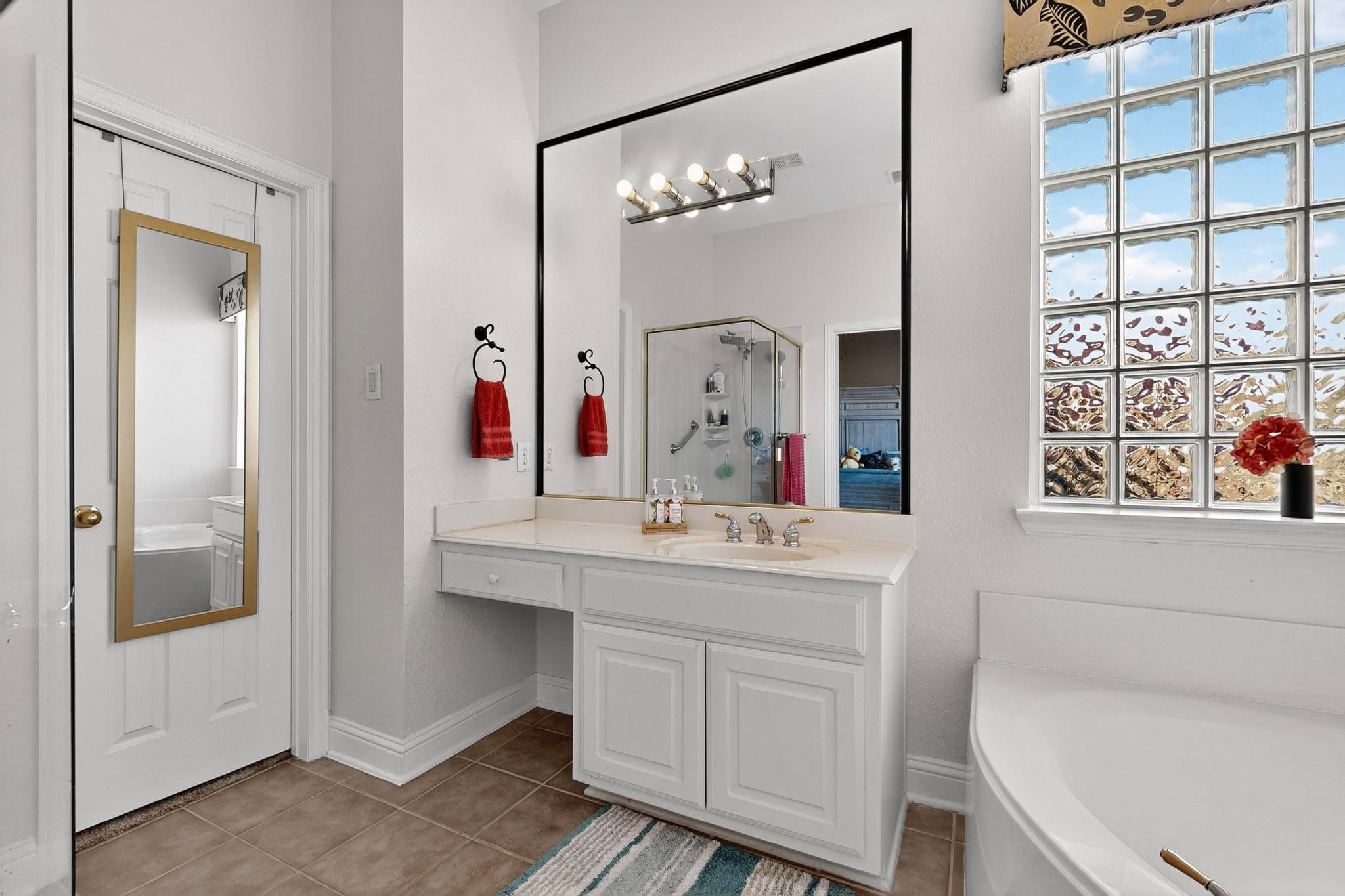 Frisco, Texas, 75034, United States, 5 Bedrooms Bedrooms, ,4 BathroomsBathrooms,Residential,For Sale,1986081