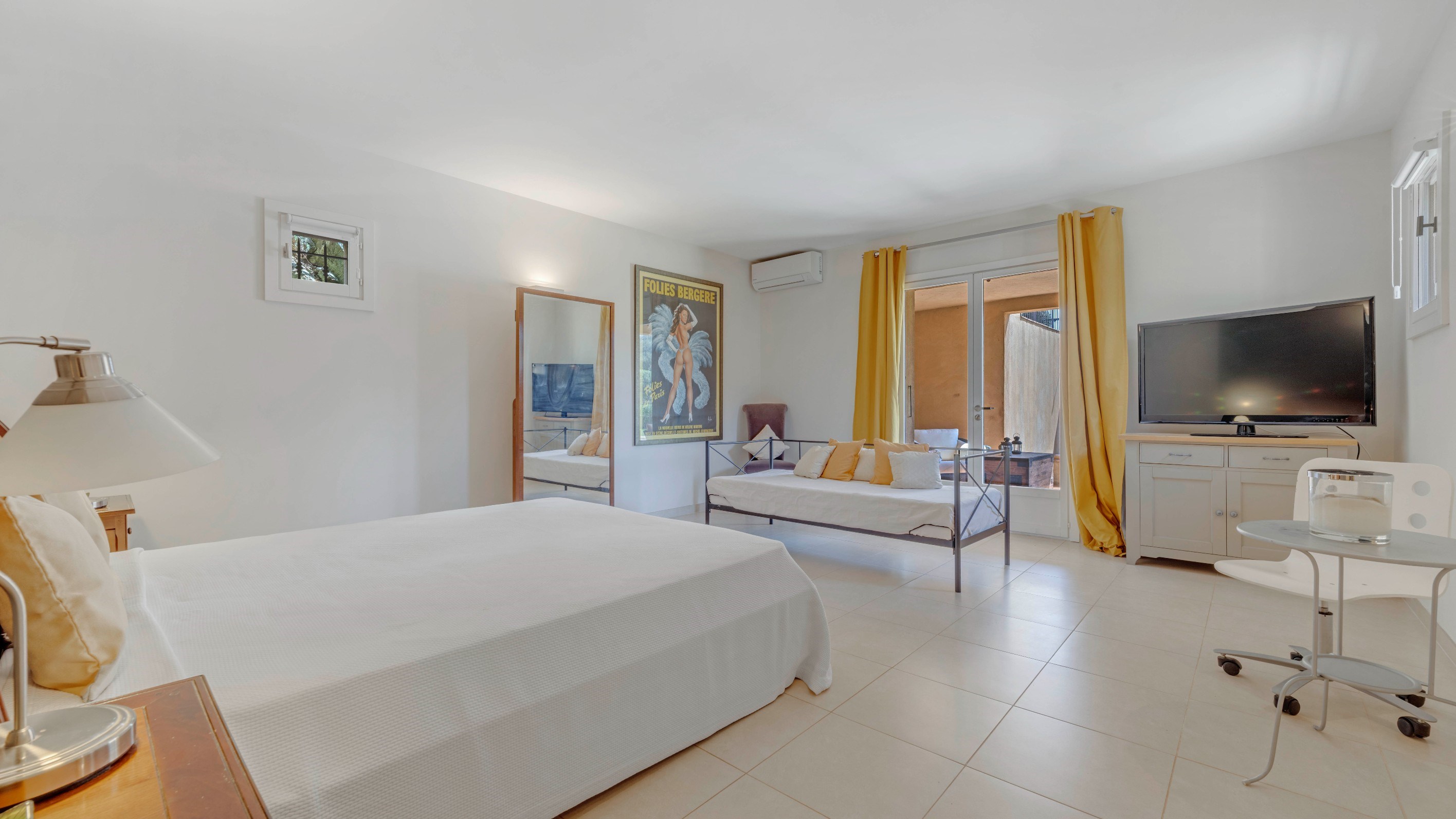  Highly sought-after private estate: contemporary villa close to the Beauvallon … - 物件實景