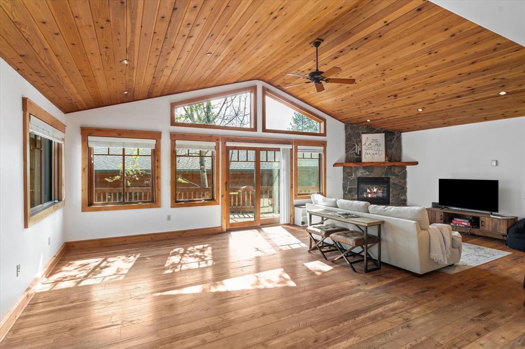 Lakeside, Montana, 59922, United States, 3 Bedrooms Bedrooms, ,2 BathroomsBathrooms,Residential,For Sale,2048351