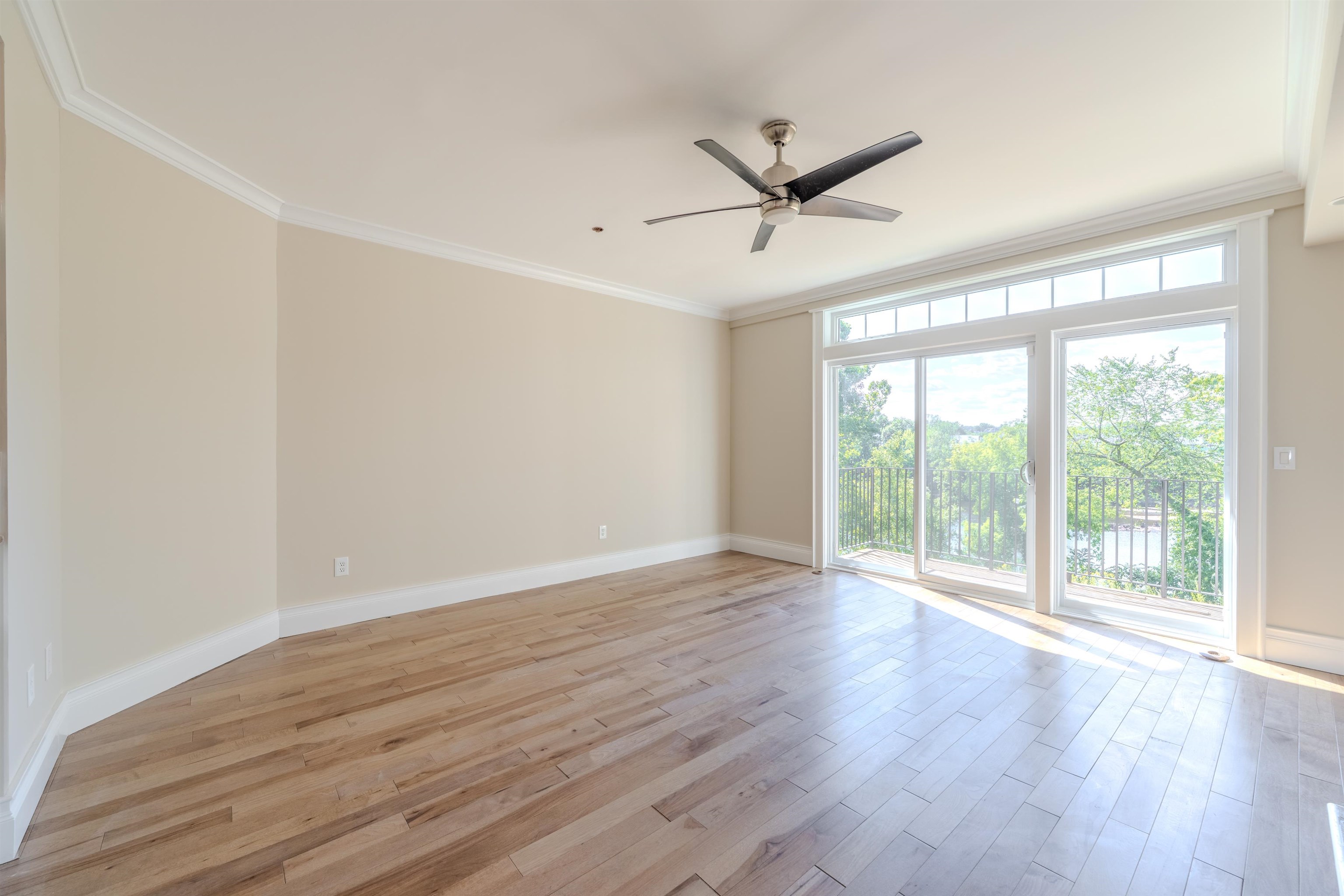 Manchester, New Hampshire, 03101, United States, 2 Bedrooms Bedrooms, ,1 BathroomBathrooms,Residential,For Sale,1933144