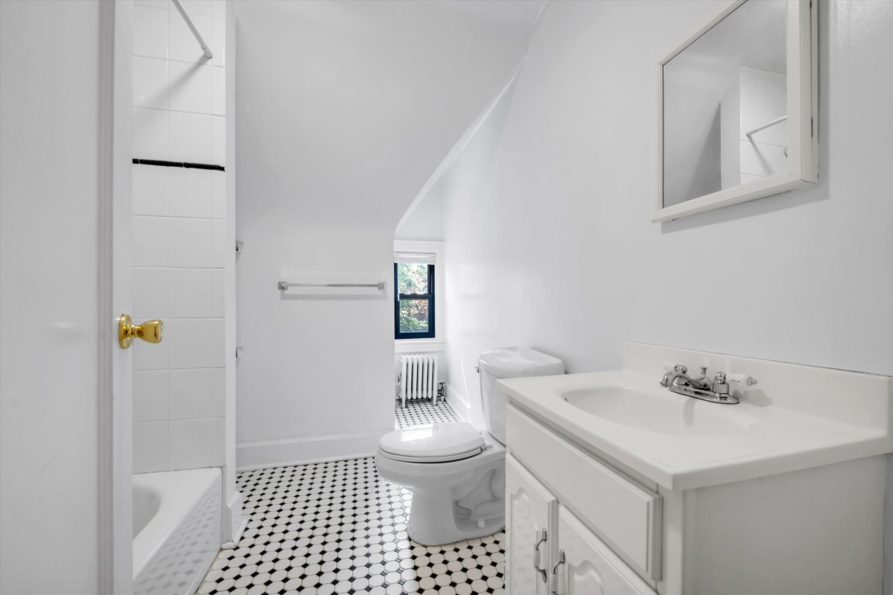  ?RENOVATED FOREST CLOSE ATTACHED BRICK TOWNHOUSE? - 物件實景