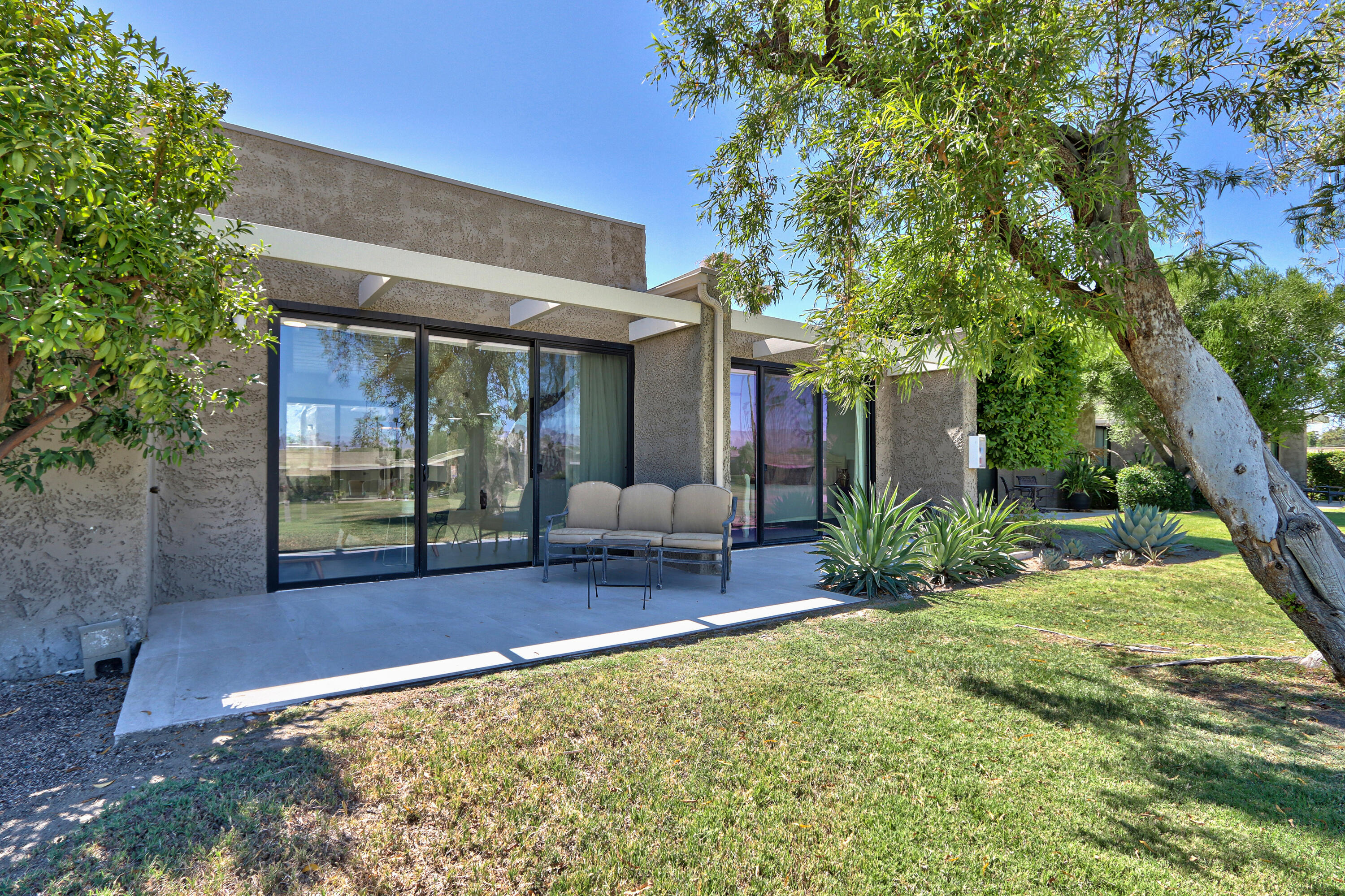 Palm Springs, California, 92262, United States, 2 Bedrooms Bedrooms, ,2 BathroomsBathrooms,Residential,For Sale,1890767