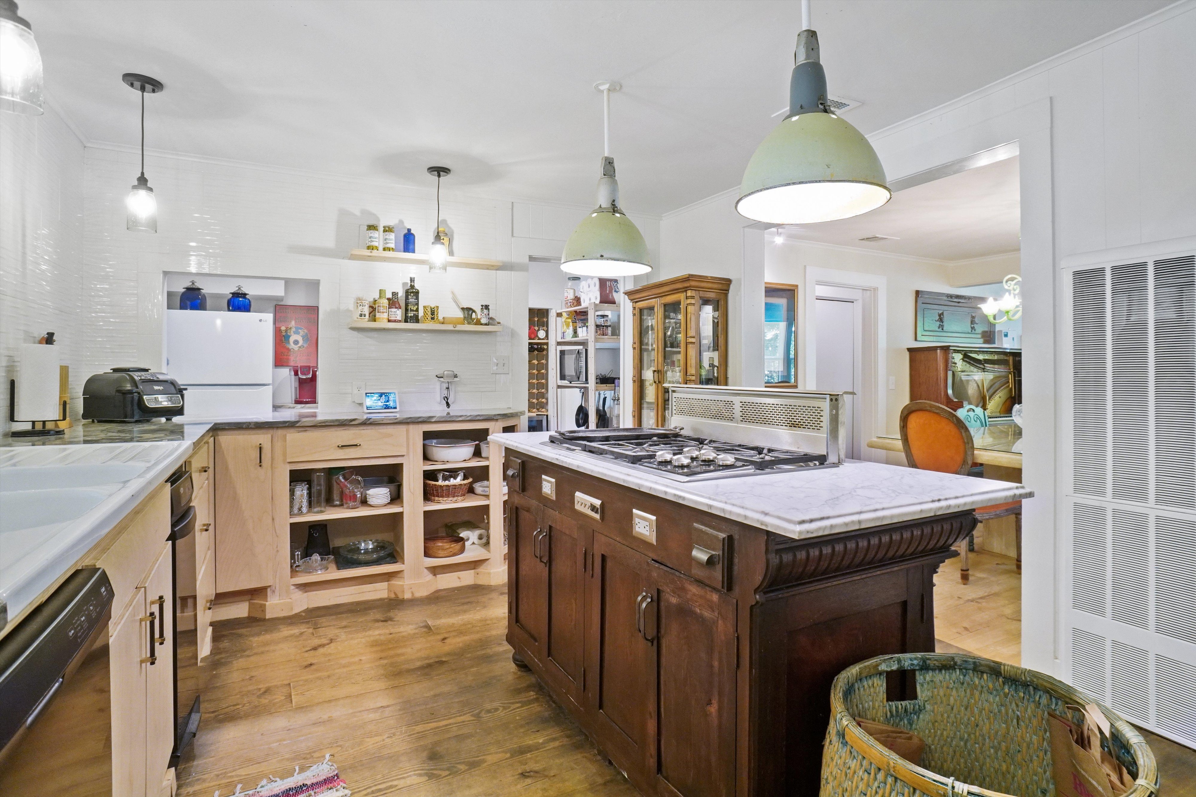 Lake Bridgeport, Texas, 76426, United States, 3 Bedrooms Bedrooms, ,3 BathroomsBathrooms,Residential,For Sale,1989947