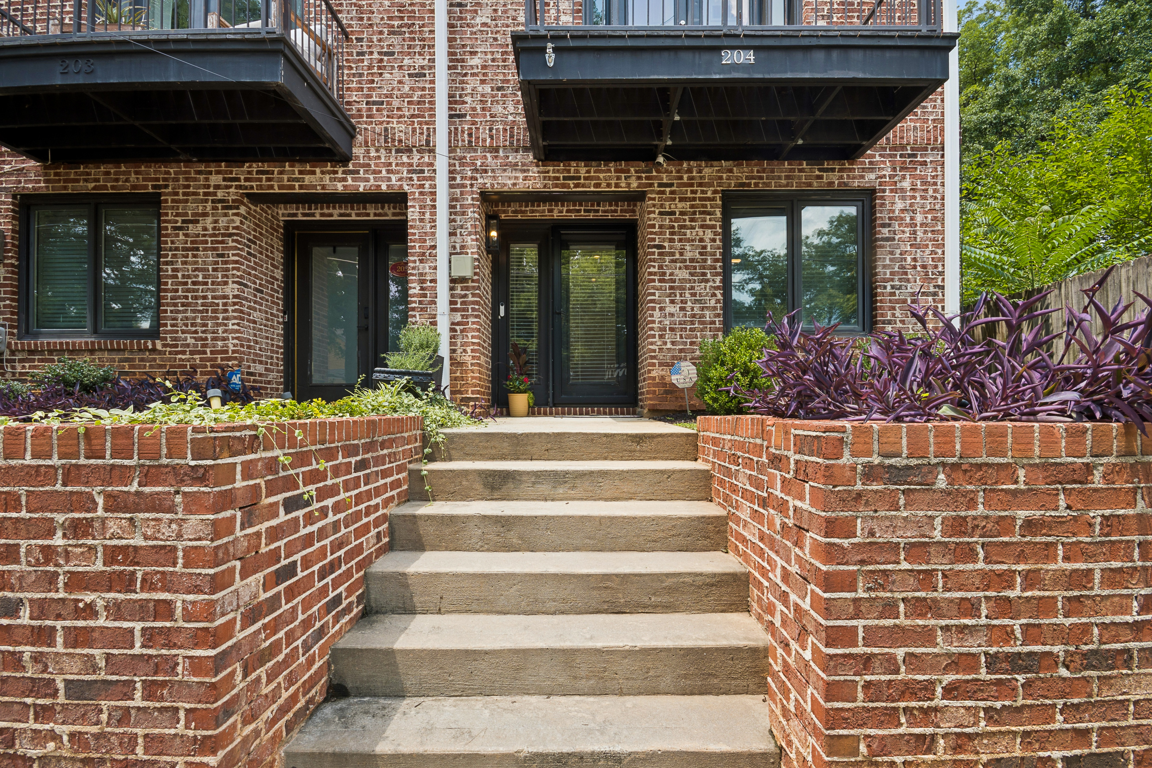  Updated, End-Unit Townhome in the Heart of Edgewood - 物件實景