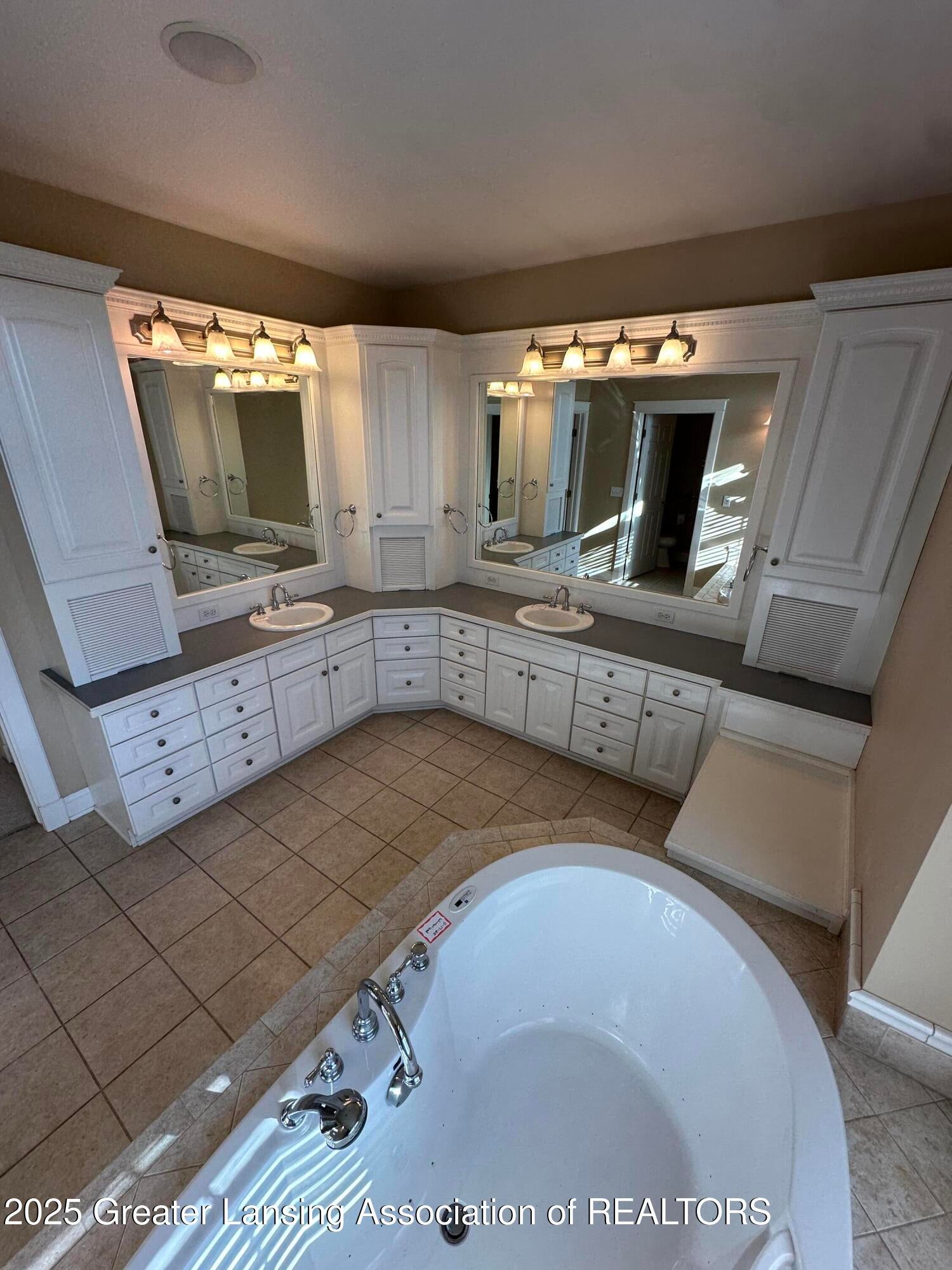 Lansing, Michigan, 48917, United States, 3 Bedrooms Bedrooms, ,4 BathroomsBathrooms,Residential,For Sale,1995579