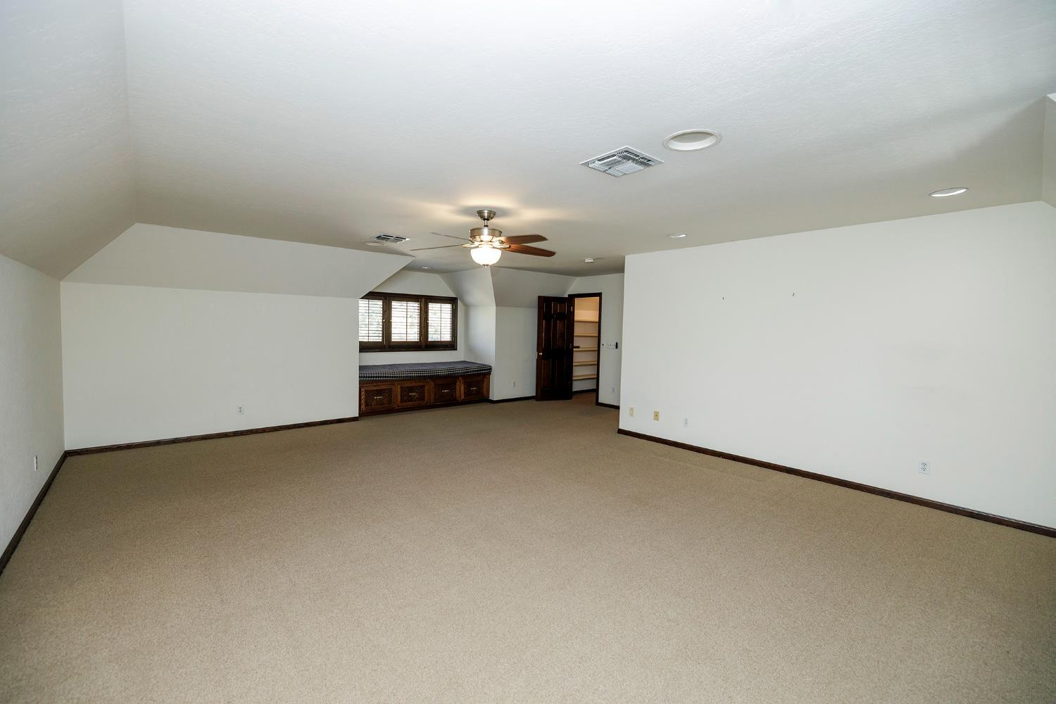 Turlock, California, 95380, United States, 4 Bedrooms Bedrooms, ,5 BathroomsBathrooms,Residential,For Sale,1992358