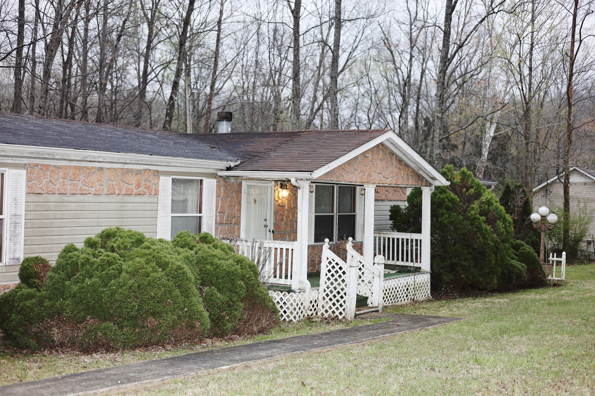 Macon Wall Rd, Ashland City, TN 37015