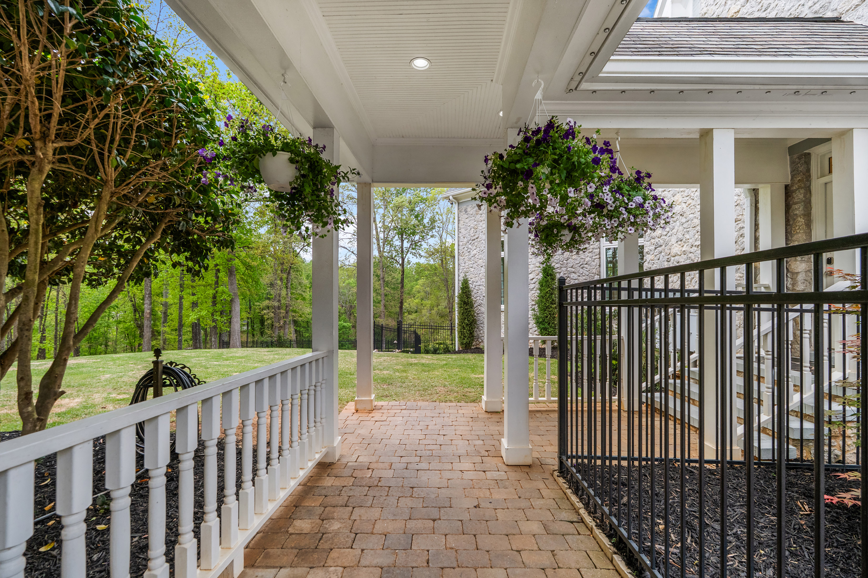  Experience Elevated Living in this Exceptional Estate-Style Residence - 物件實景