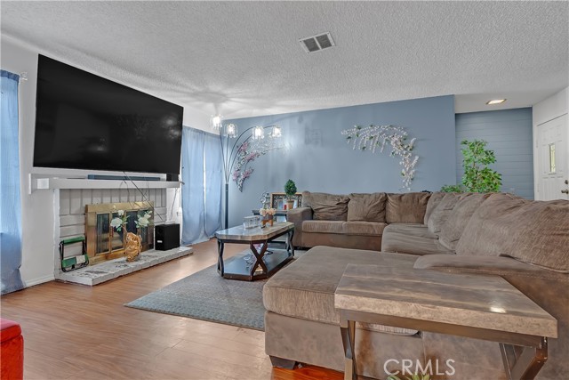 Moreno Valley, California, 92553, United States, 4 Bedrooms Bedrooms, ,1 BathroomBathrooms,Residential,For Sale,1937322