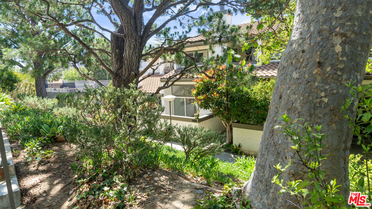 Pacific Palisades, California, 90272, United States, 2 Bedrooms Bedrooms, ,3 BathroomsBathrooms,Residential,For Sale,1950825