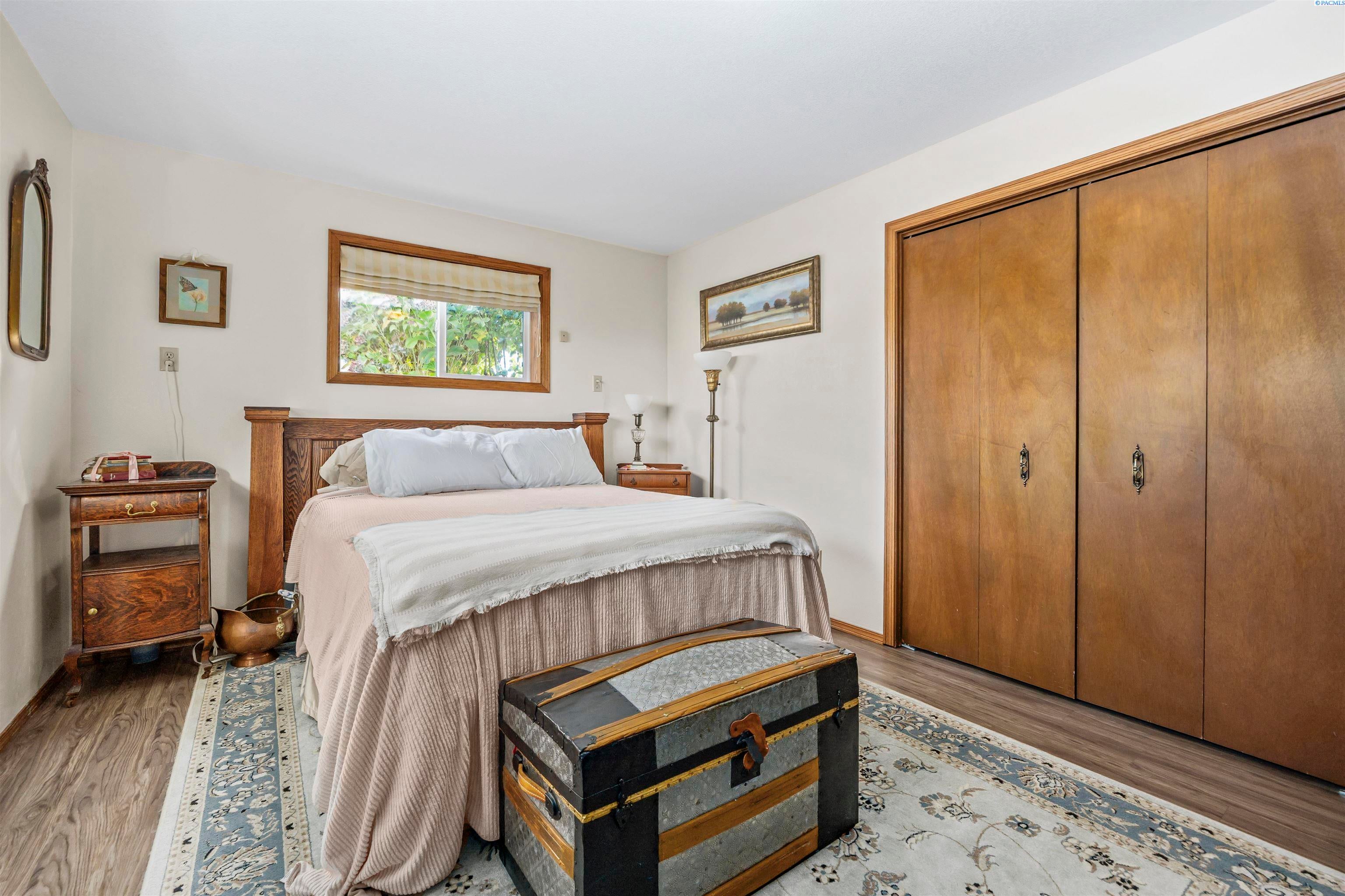 Prosser, Washington, 99350, United States, 4 Bedrooms Bedrooms, ,1 BathroomBathrooms,Residential,For Sale,1984108