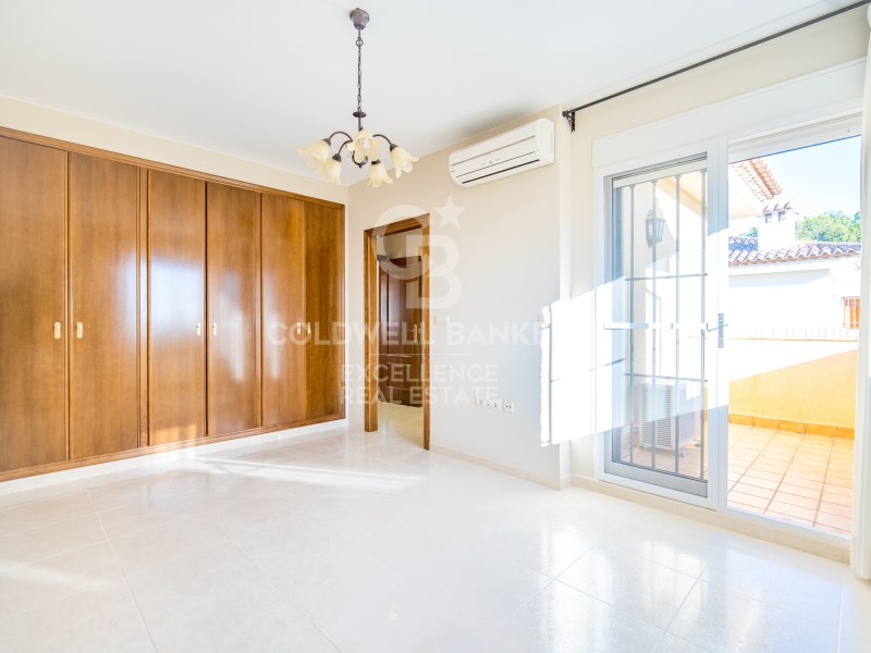 Valencia, Paterna, La Ca?ada Valencia, Paterna, La, Paterna, Comunidad Valenciana, ES, 5 Bedrooms Bedrooms, ,3 BathroomsBathrooms,Residential,For Sale,Valencia, Paterna, La Ca?ada Valencia, Paterna, La,1672423