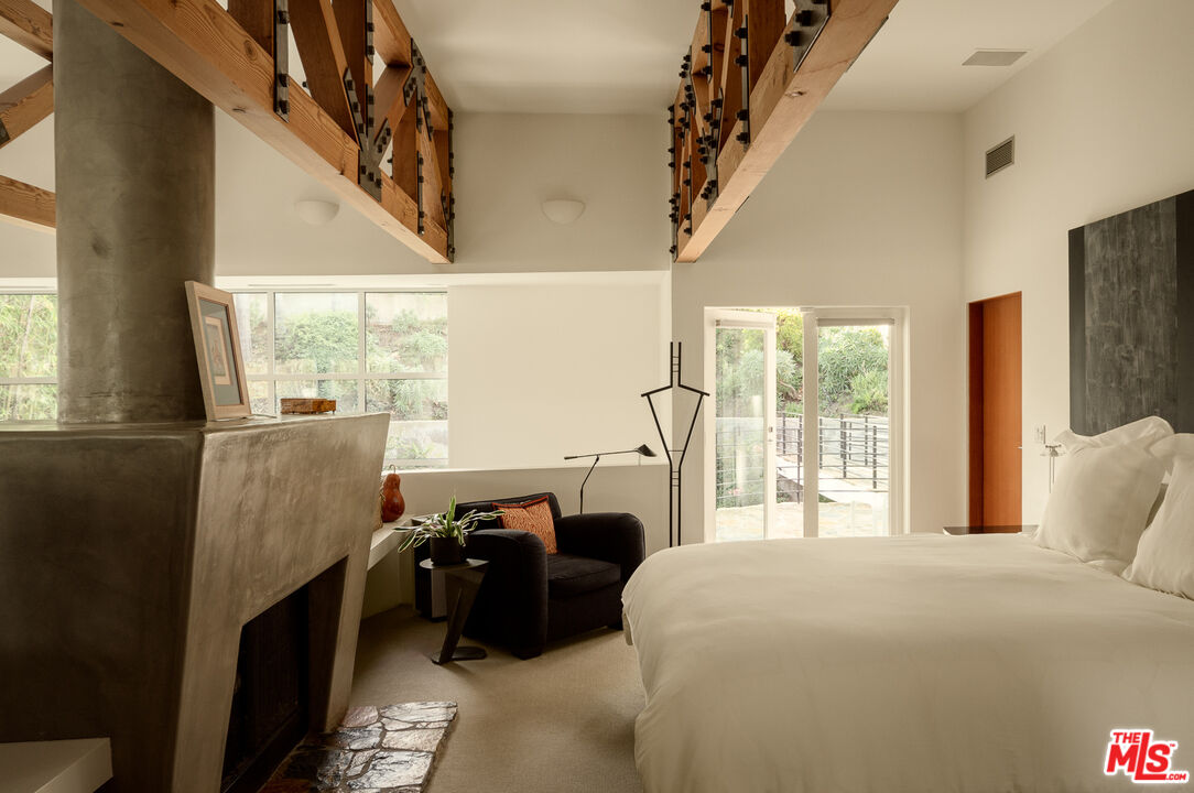 Los Angeles, California, 90049, United States, 4 Bedrooms Bedrooms, ,5 BathroomsBathrooms,Residential,For Sale,1882752