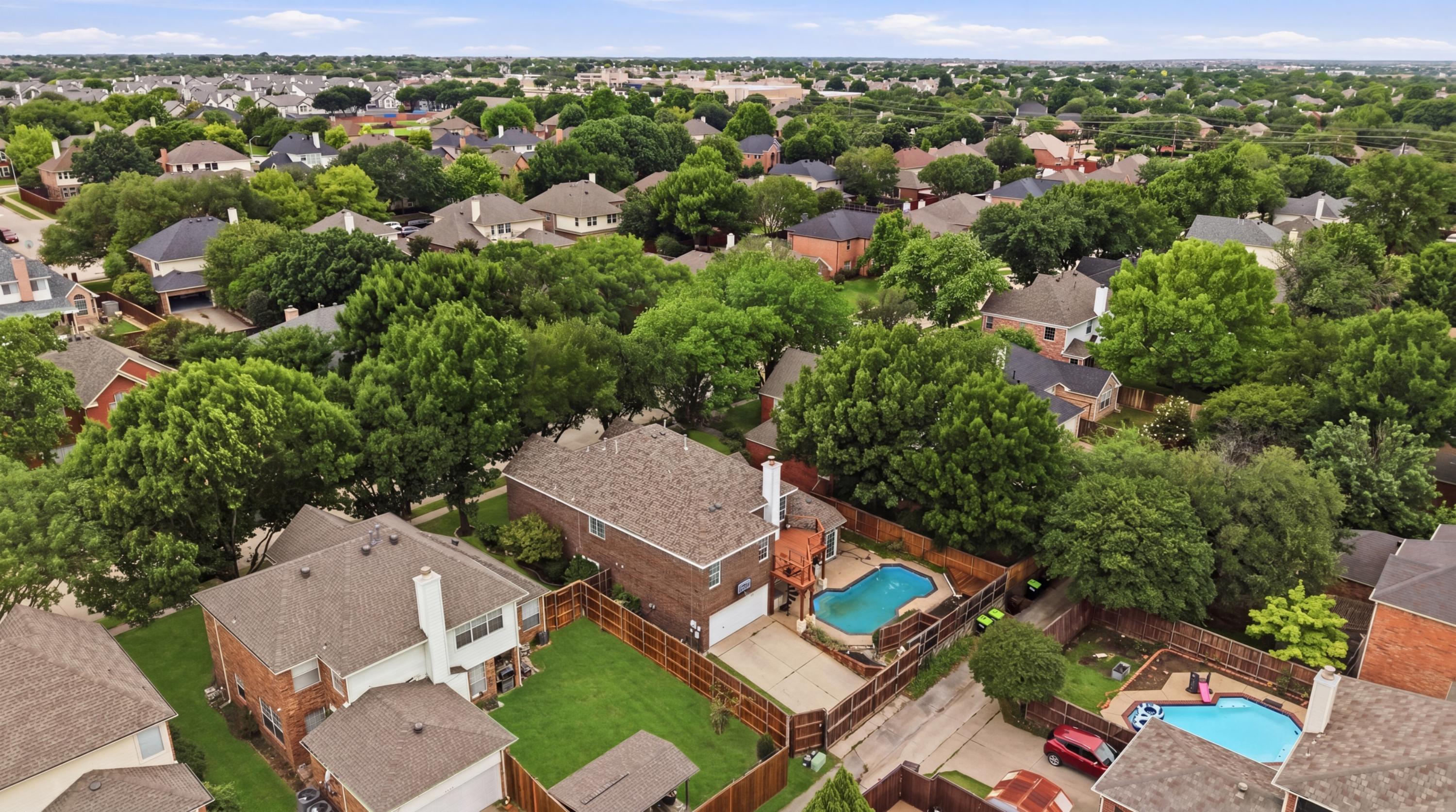  5/2.2 Home with Pool in Plano - 物件實景