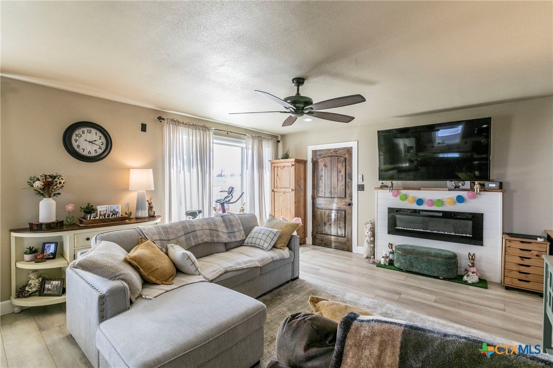 Granger, Texas, 76530, United States, 3 Bedrooms Bedrooms, ,2 BathroomsBathrooms,Residential,For Sale,1923229