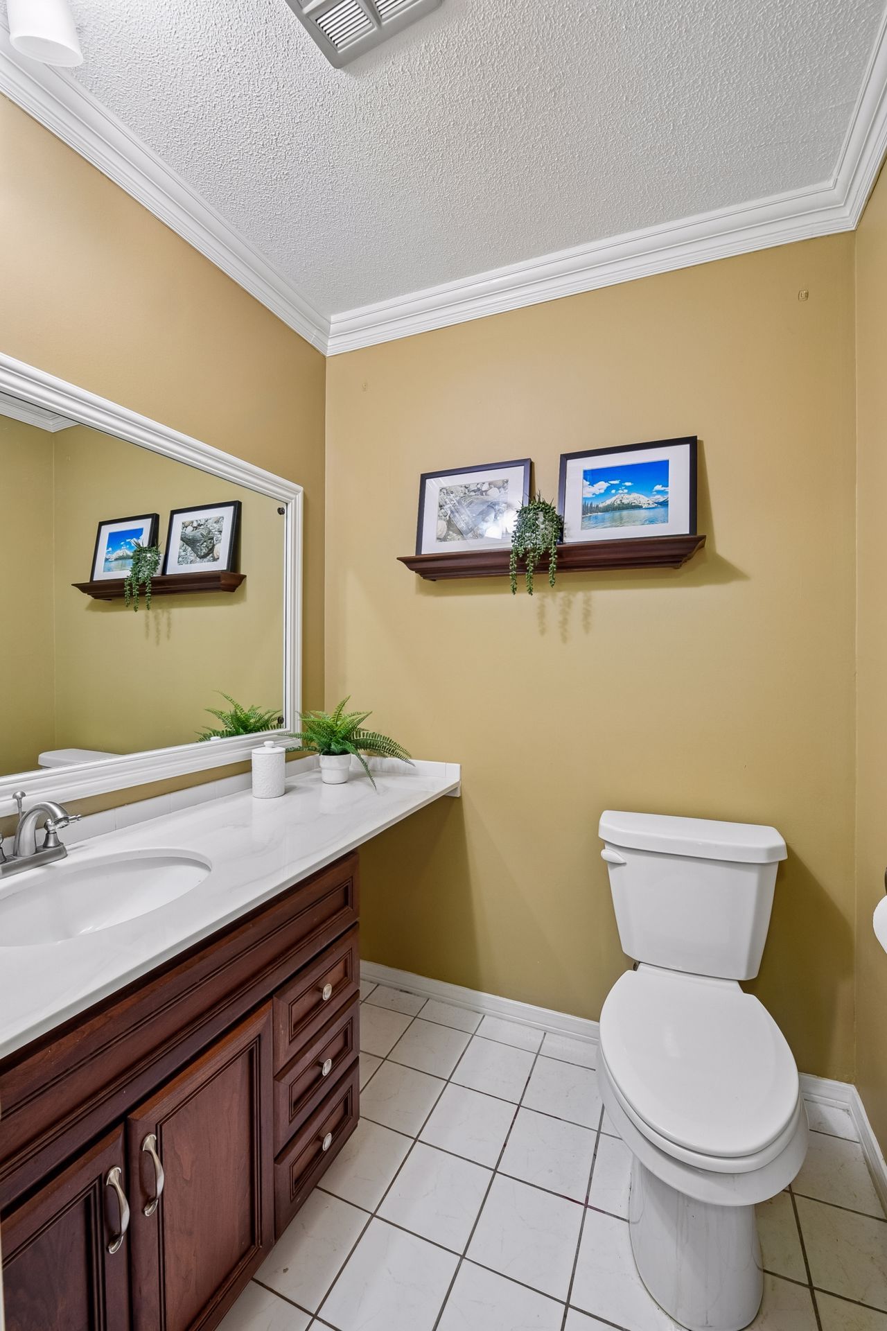  Second-Floor Wayzata Villas Condo with Beautiful Pond Views - 物件實景
