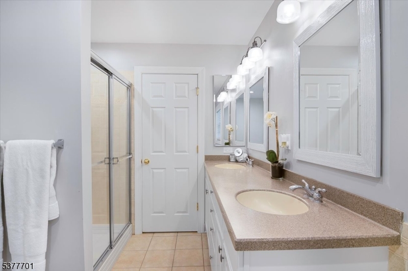 Denville Twp., New Jersey, 07834-3836, United States, 3 Bedrooms Bedrooms, ,4 BathroomsBathrooms,Residential,For Sale,1914239