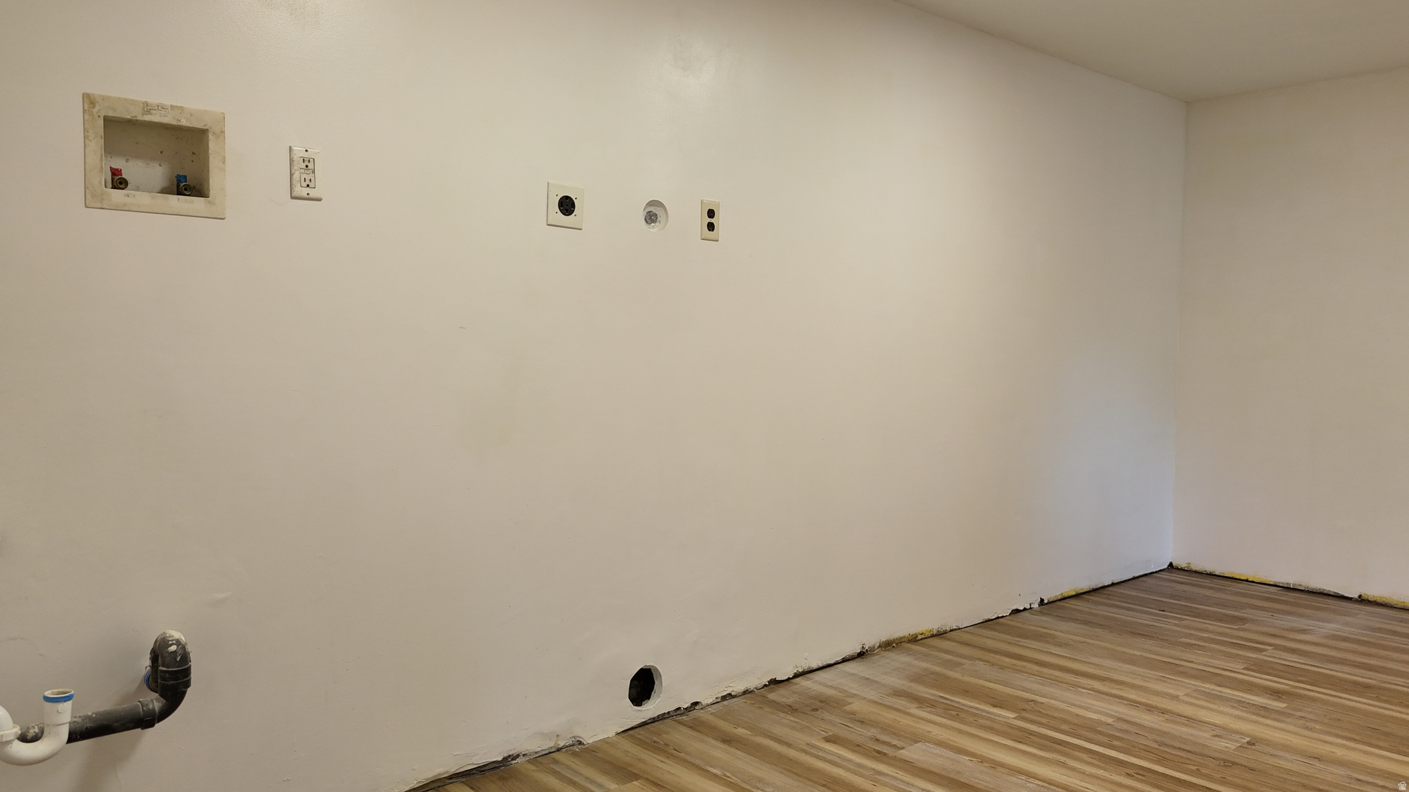 Eden, Utah, 84310, United States, 2 Bedrooms Bedrooms, ,1 BathroomBathrooms,Residential,For Sale,2001672