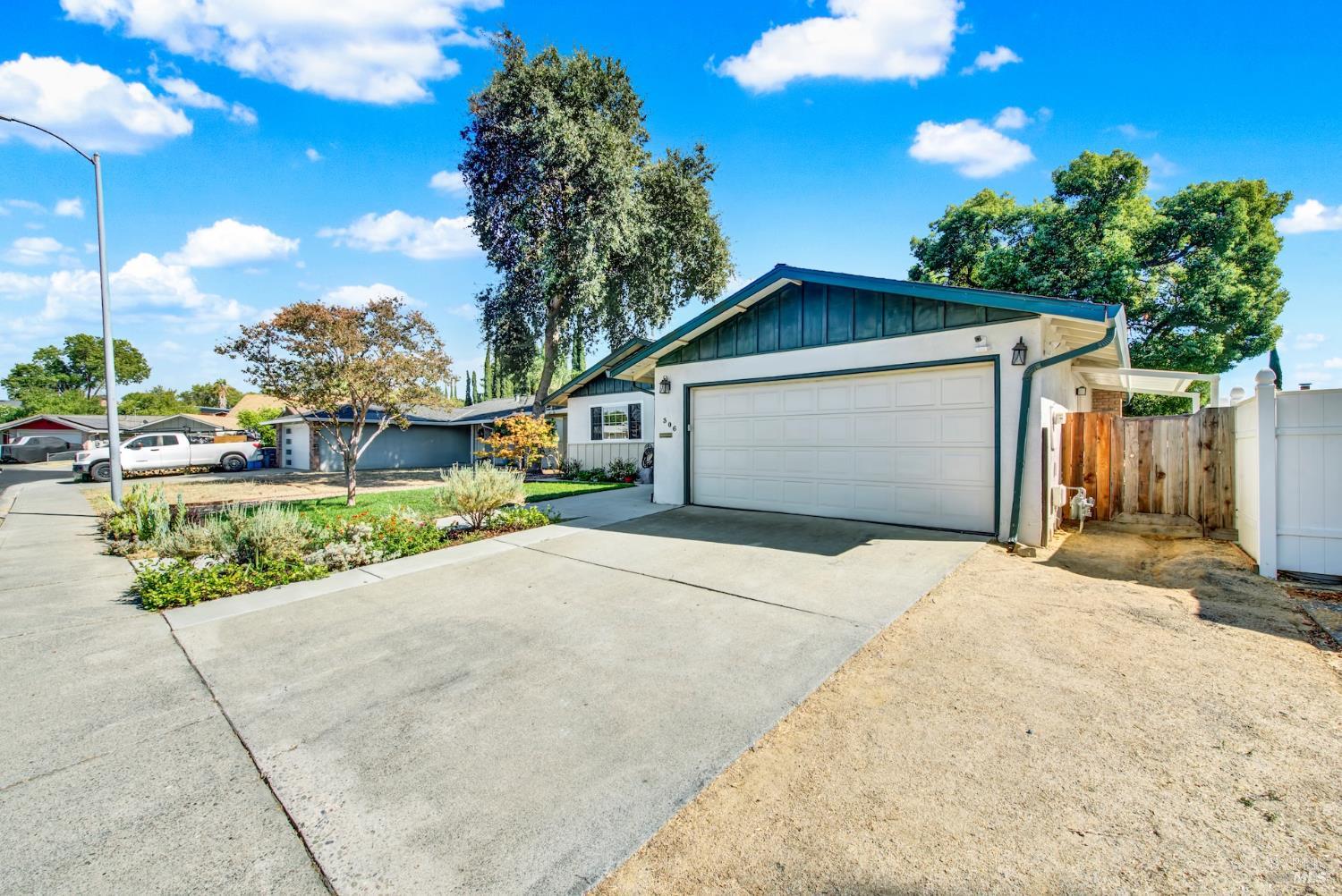 Vacaville, California, 95687, United States, 3 Bedrooms Bedrooms, ,2 BathroomsBathrooms,Residential,For Sale,1940371
