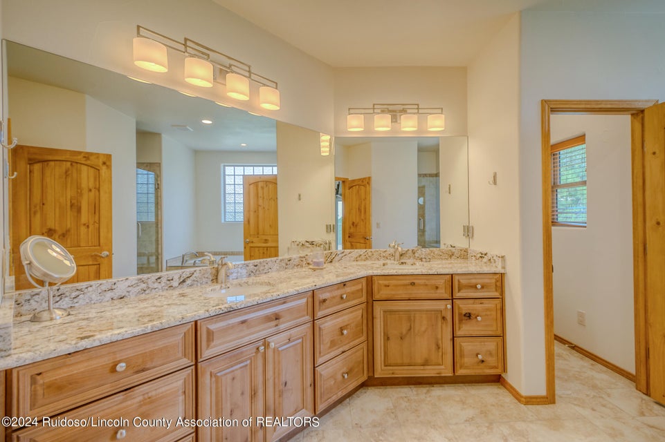 Ruidoso, New Mexico, 88345, United States, 4 Bedrooms Bedrooms, ,4 BathroomsBathrooms,Residential,For Sale,1921687