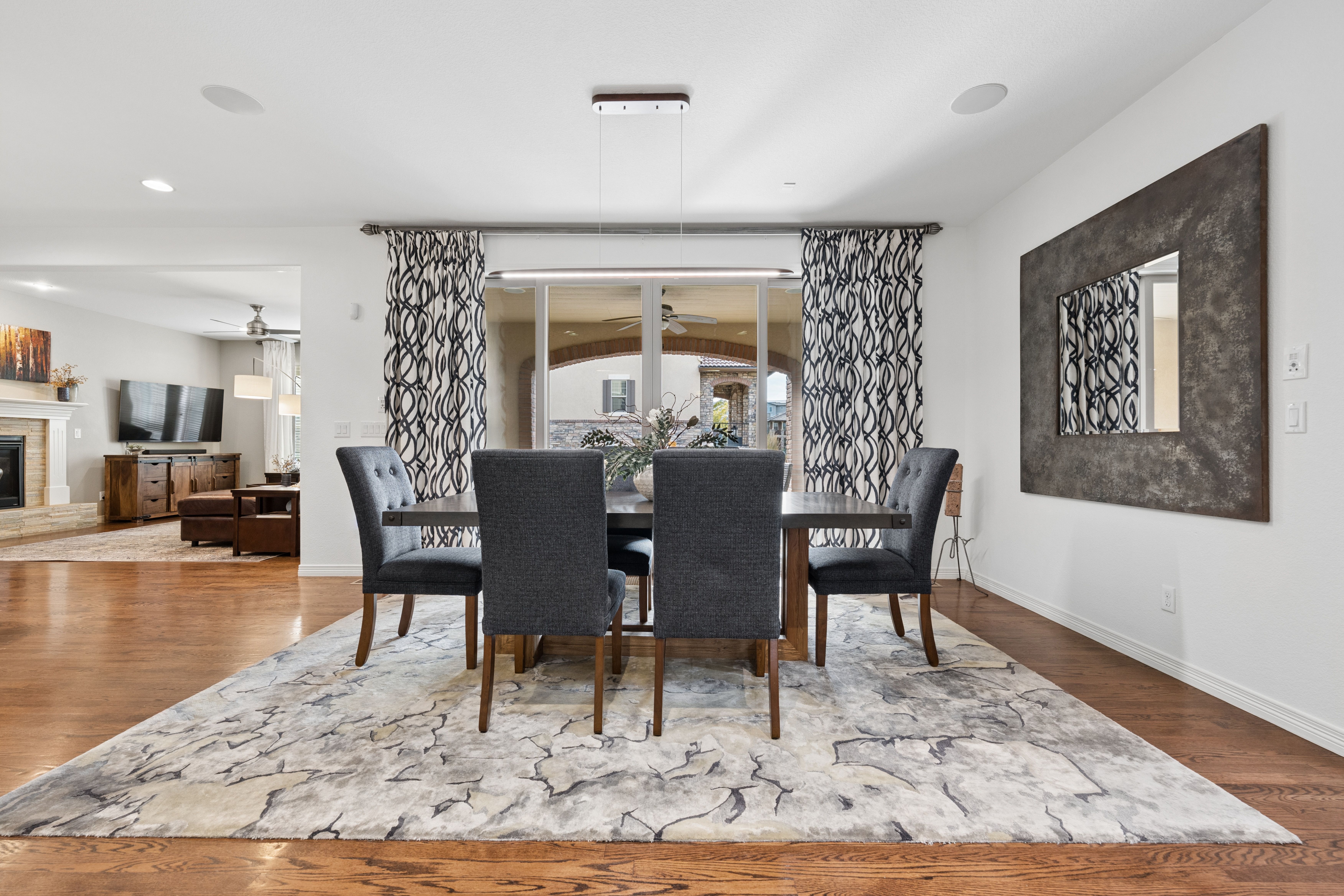  Tucked Away Surrounding Neighborhood Park - 物件實景