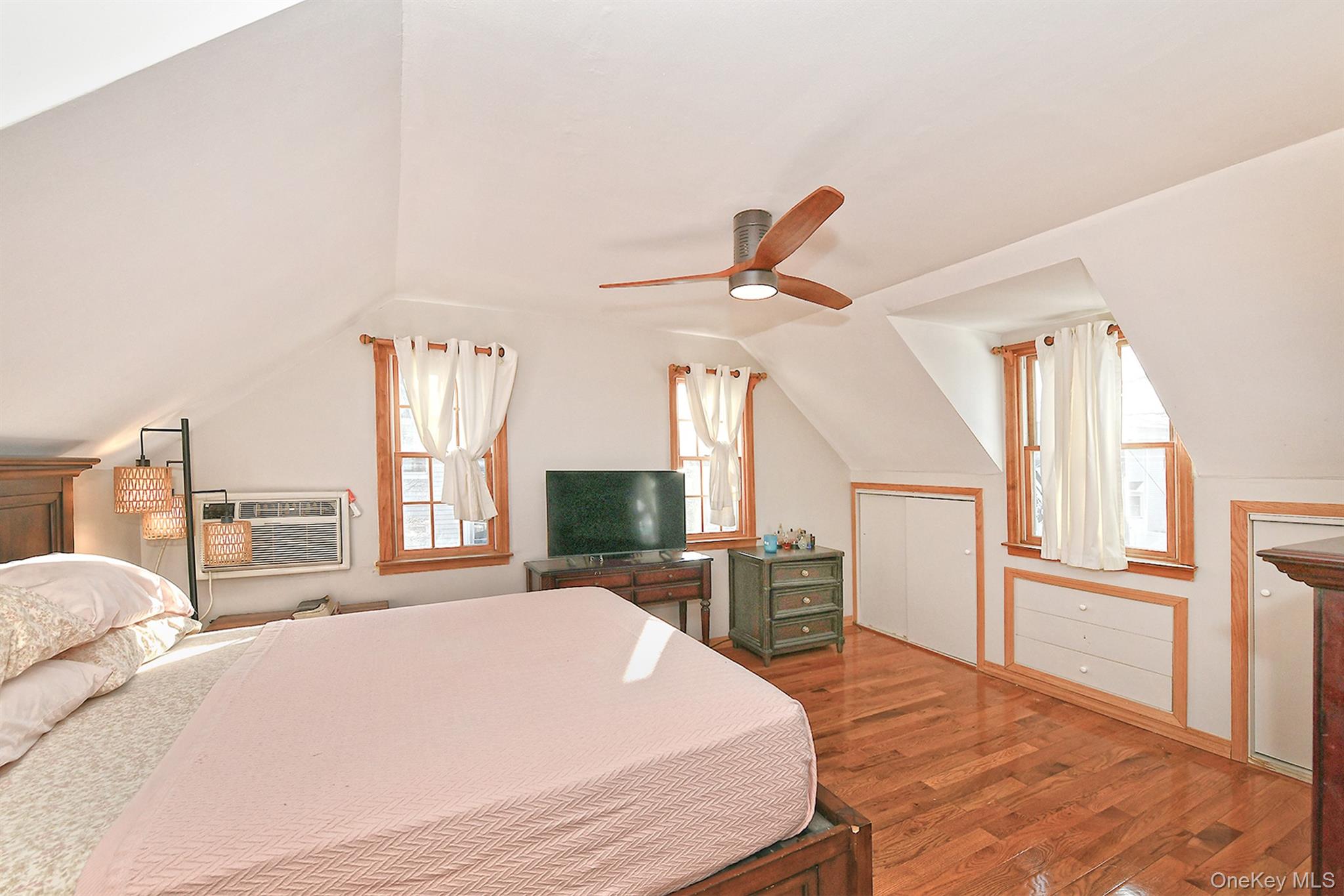 Freeport, New York, 11520, United States, 3 Bedrooms Bedrooms, ,2 BathroomsBathrooms,Residential,For Sale,2003300